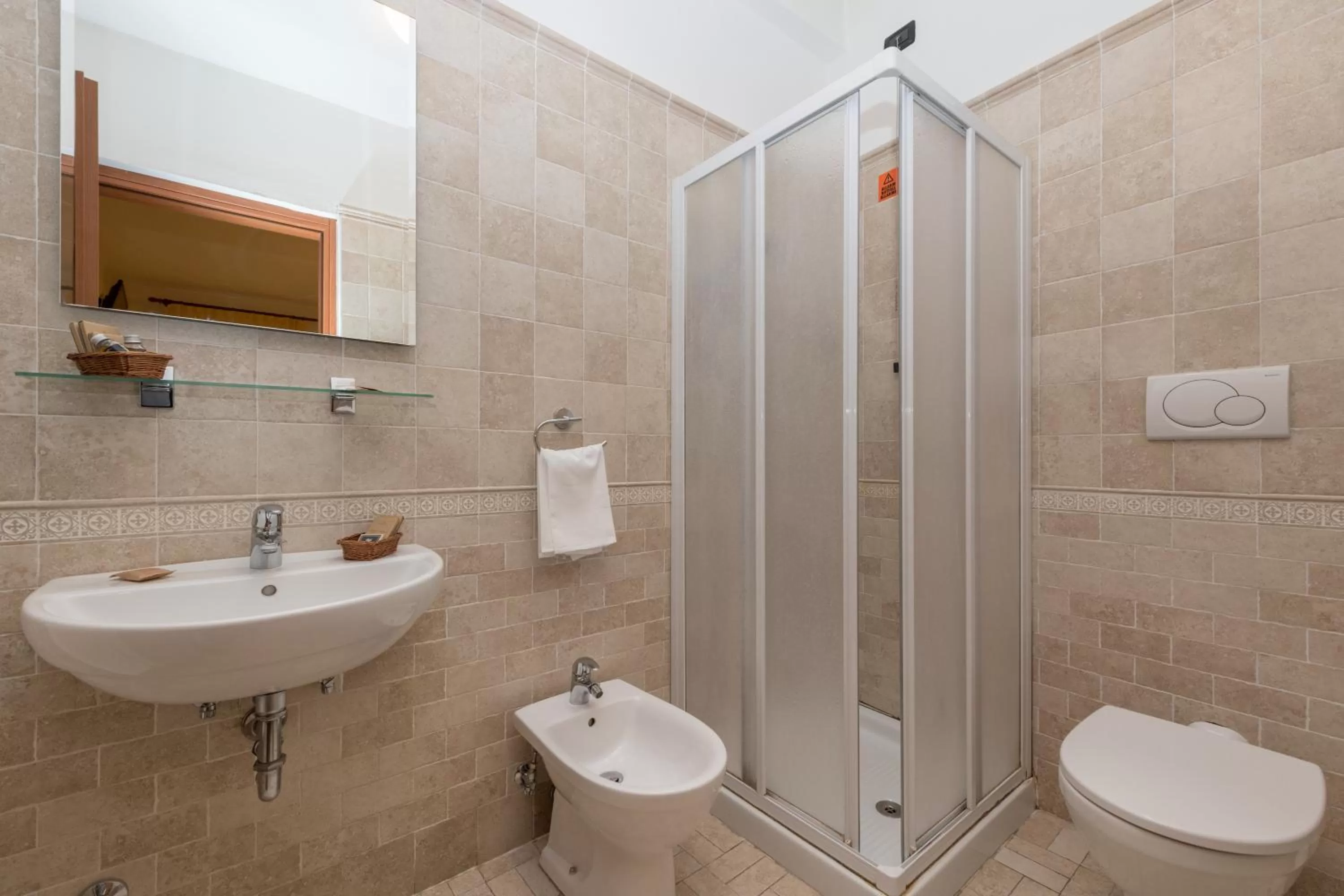 Shower in Hotel Casa Del Pellegrino