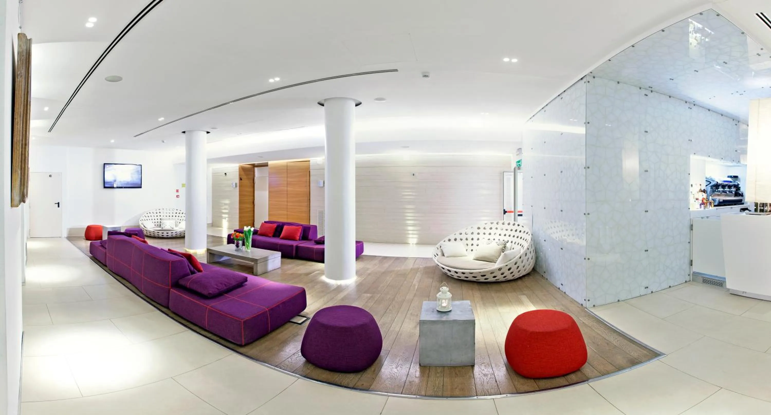 Communal lounge/ TV room in Europa Hotel Design Spa 1877