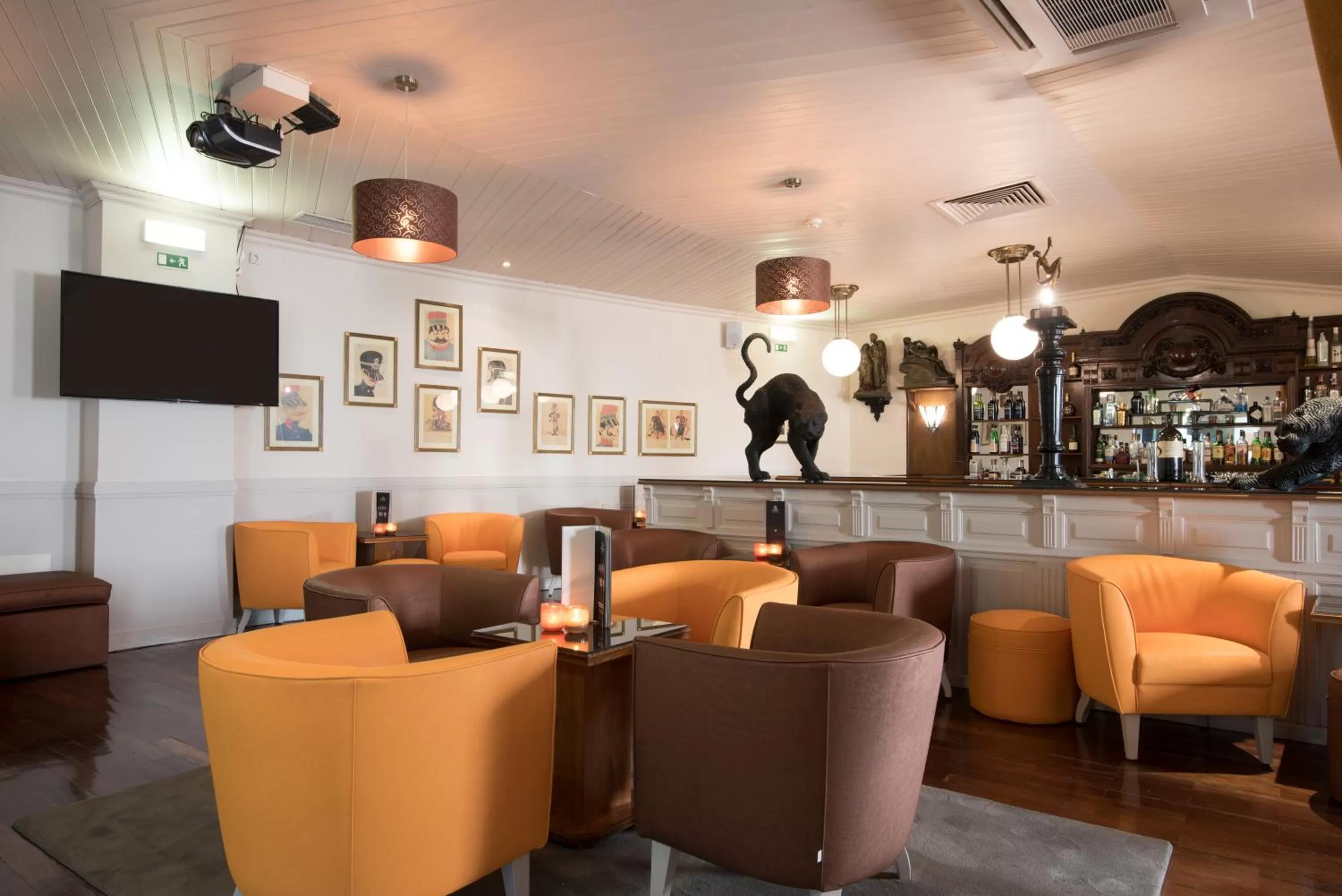 Lounge or bar in Vila Galé Estoril