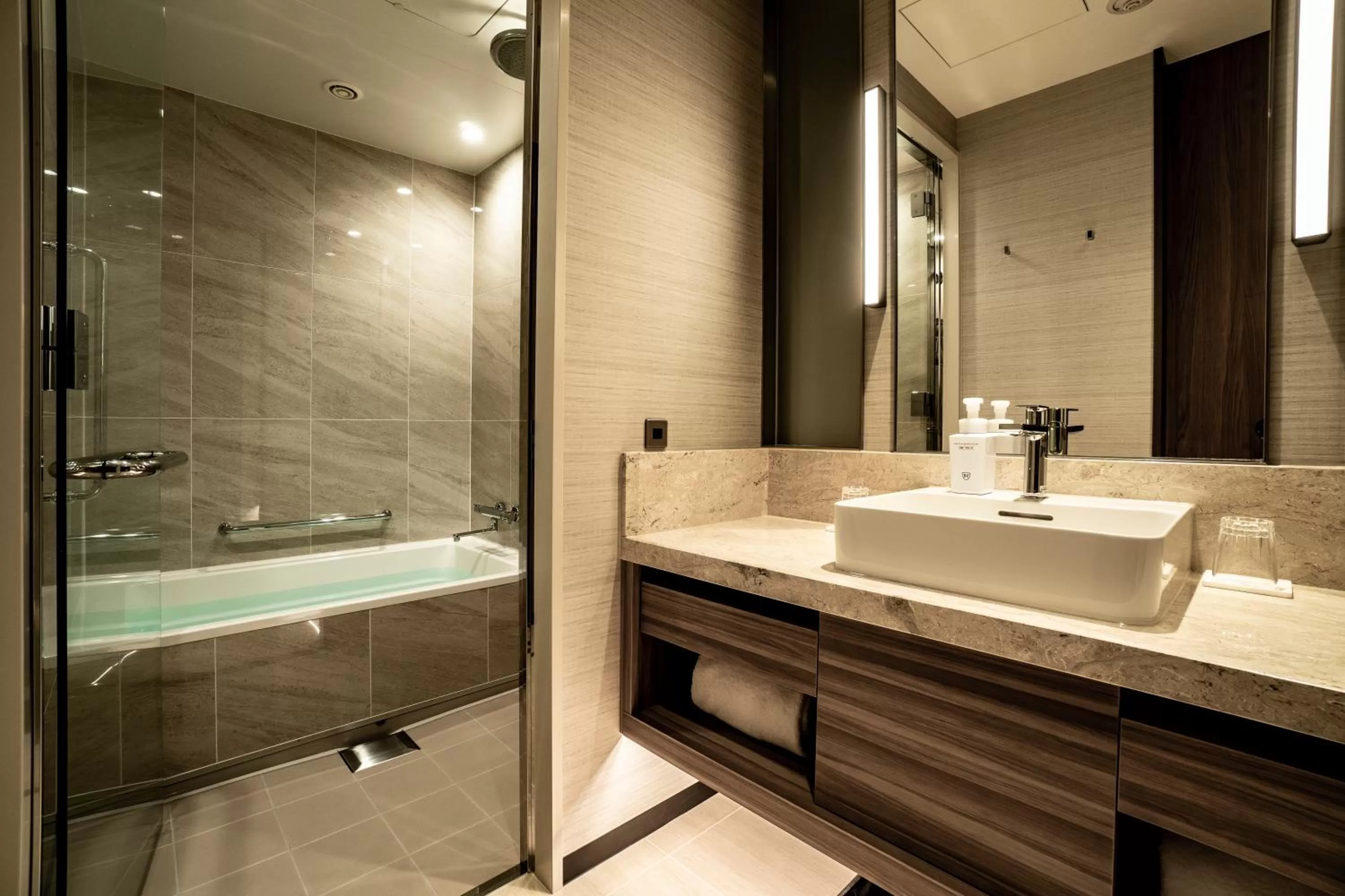 Shower in The Royal Park Hotel Iconic Osaka Midosuji
