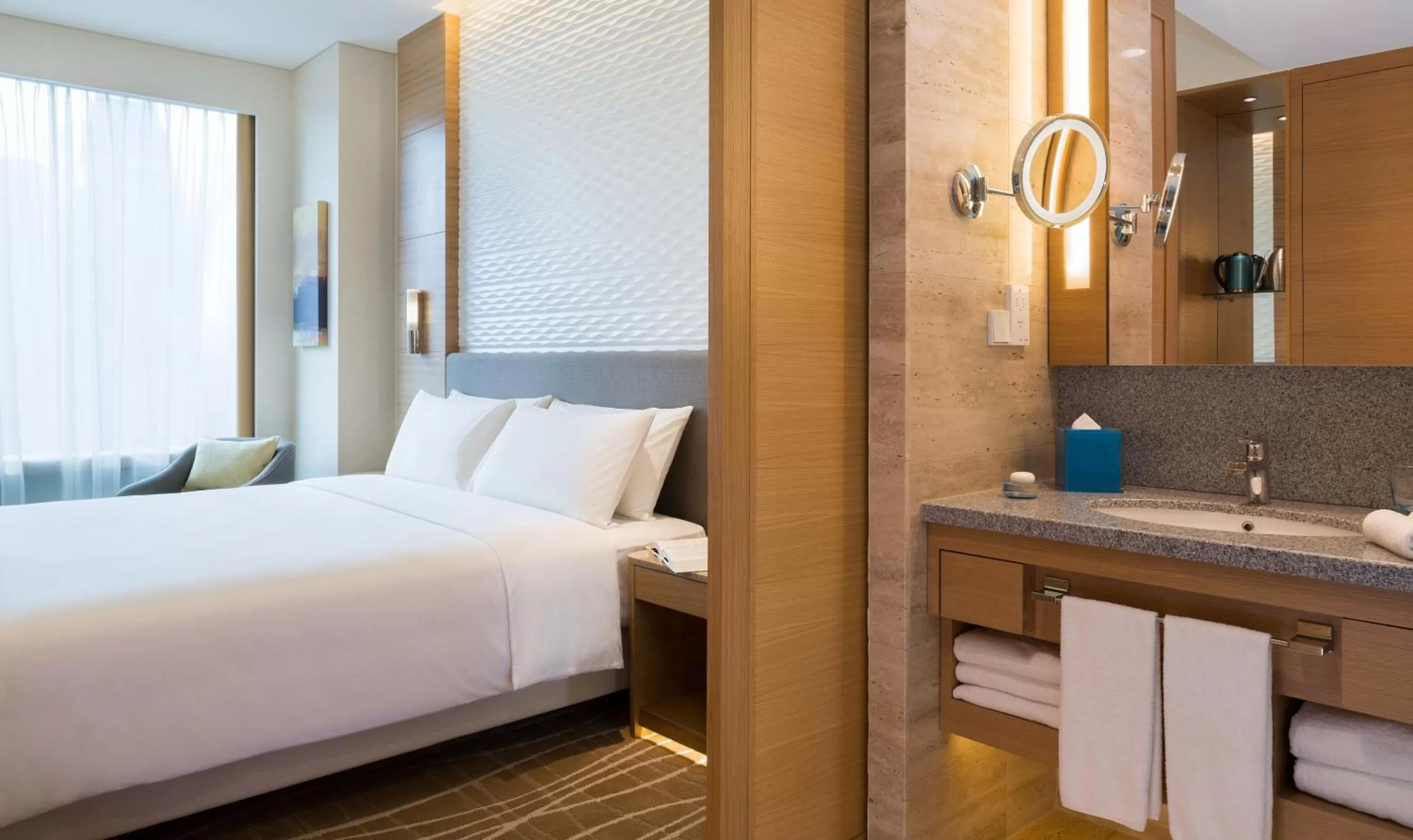 Photo of the whole room, Bed in JEN Singapore Orchardgateway by Shangri-La