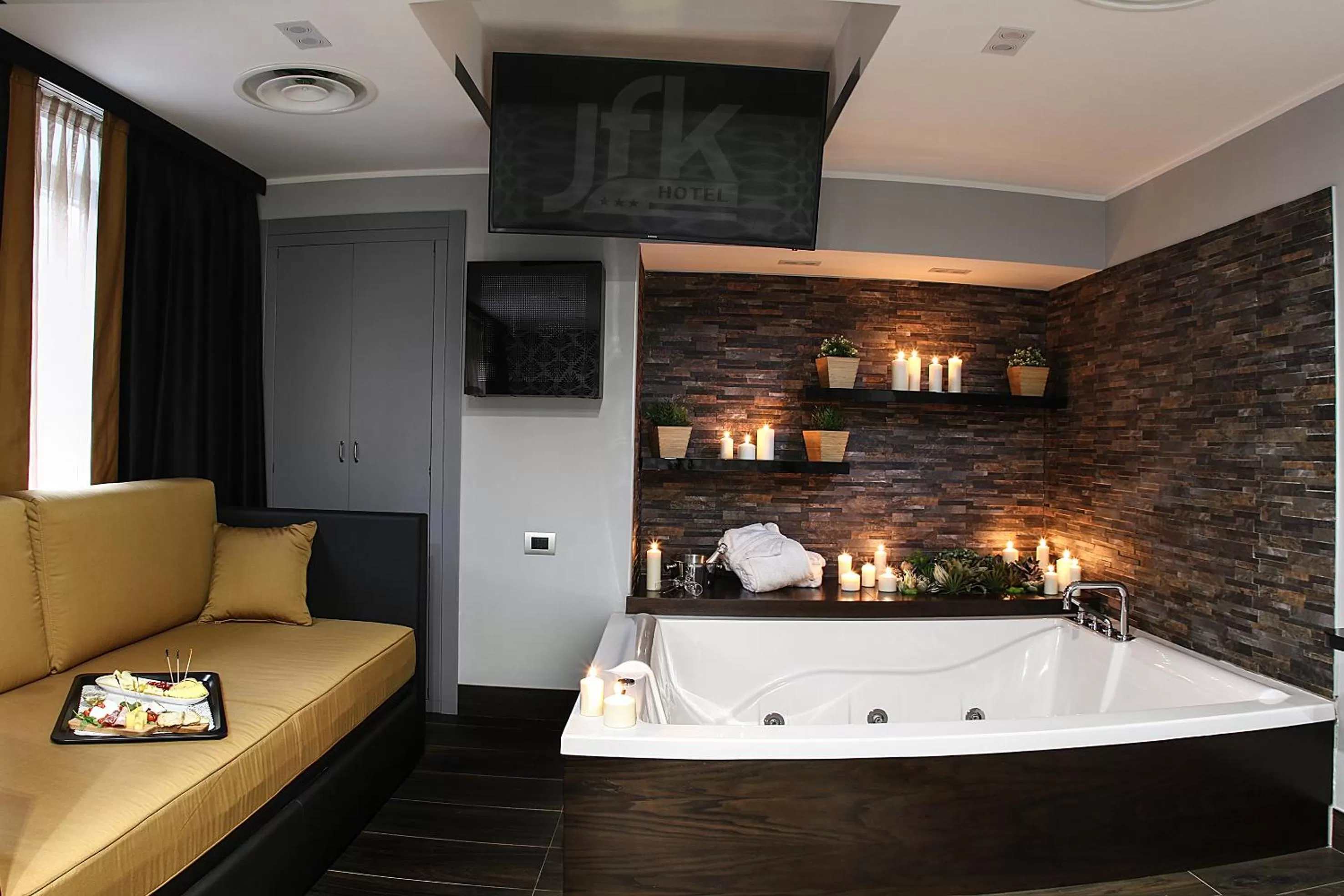 Photo of the whole room in Best Western JFK Hotel