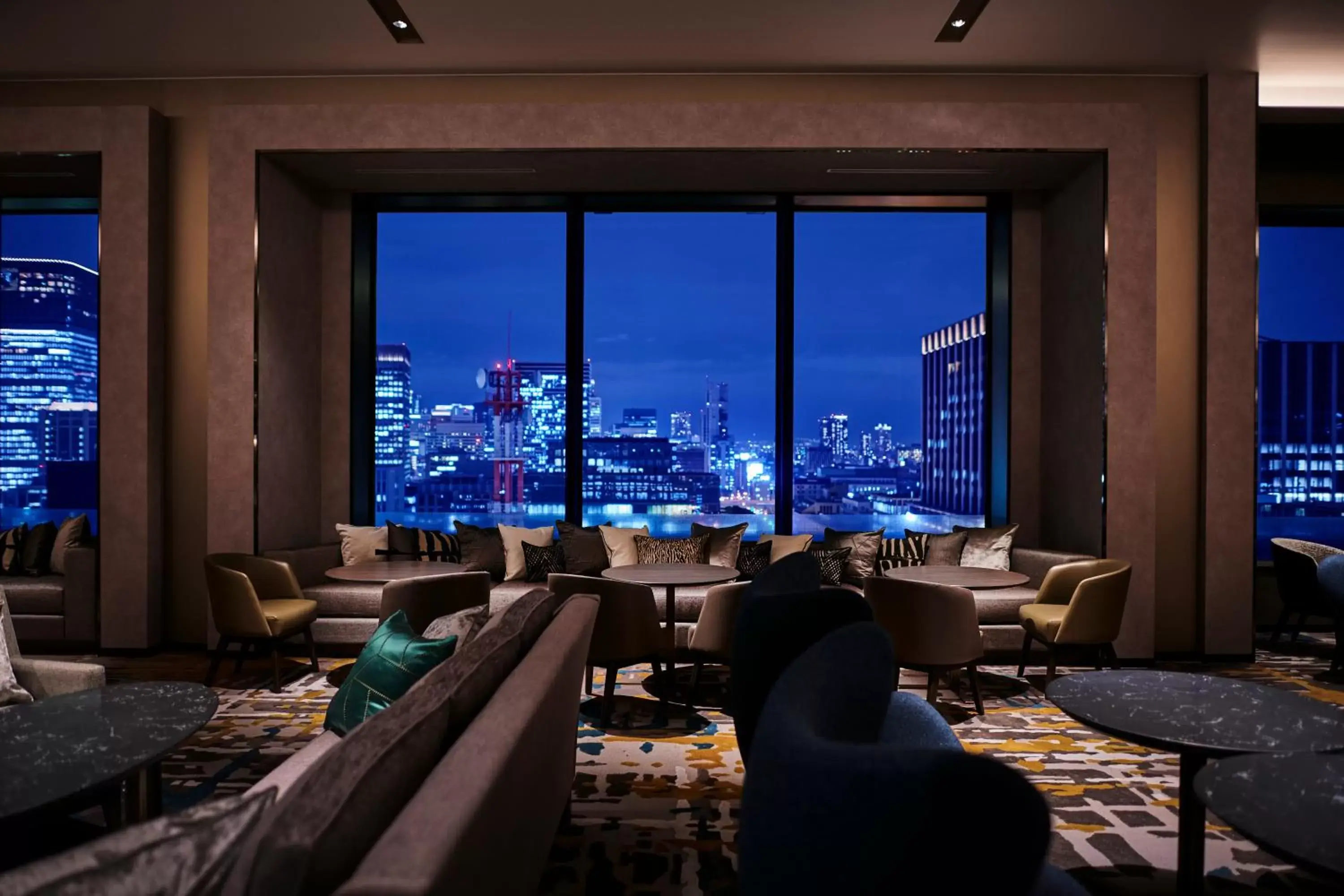 Lounge or bar in The Royal Park Hotel Iconic Osaka Midosuji Lounge or bar in The Royal Park Hotel Iconic Osaka Midosuji