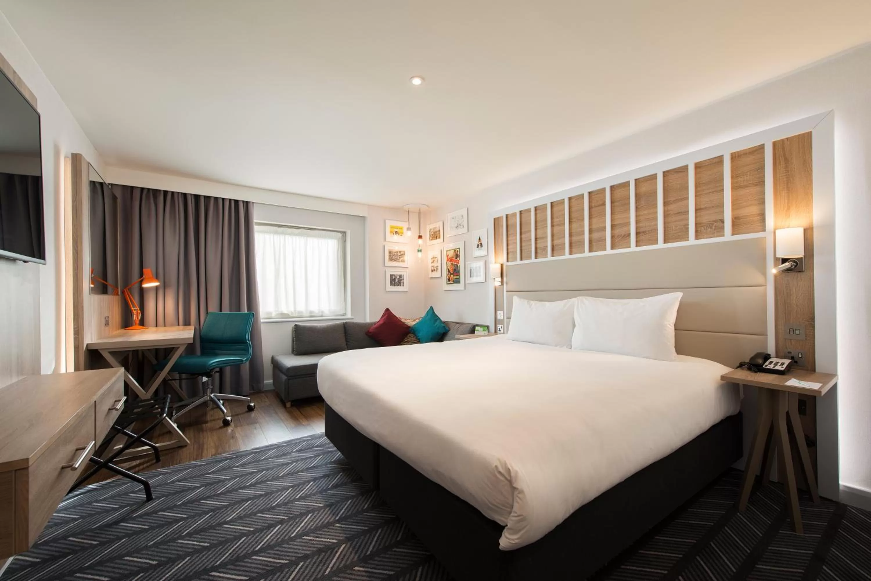 Photo of the whole room, Bed in Holiday Inn London-Shepperton by IHG