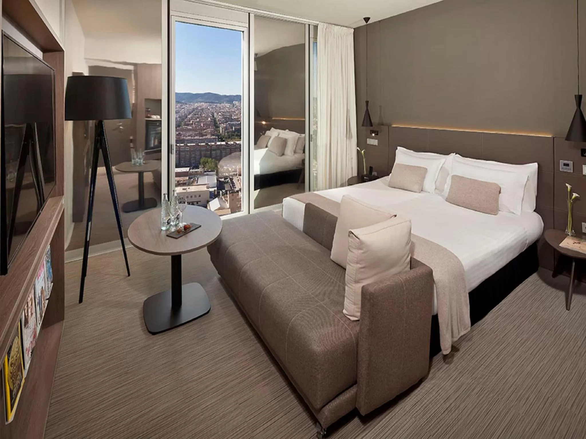 Photo of the whole room, Bed in Melia Barcelona Sky 4* Sup
