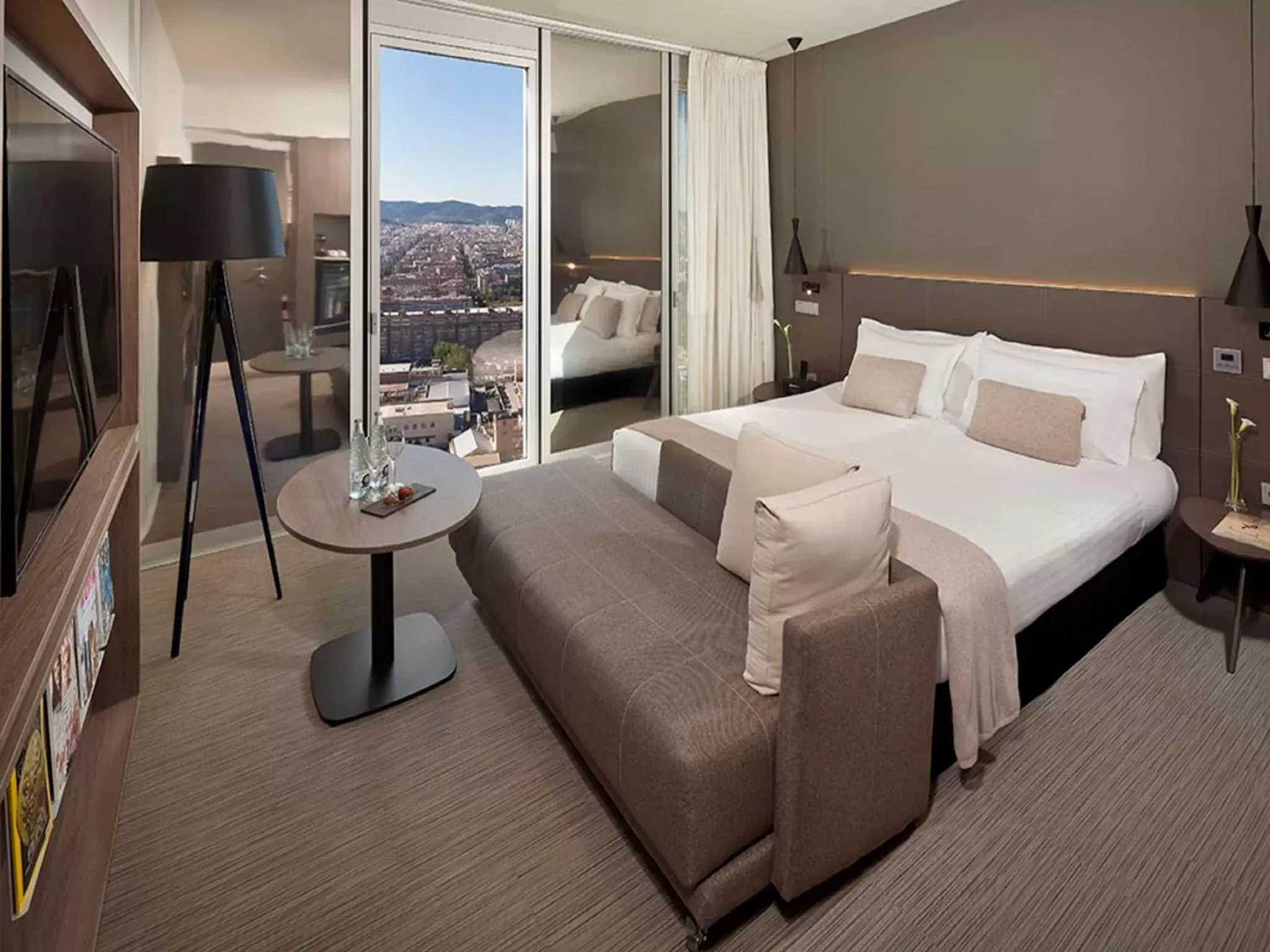 Photo of the whole room, Bed in Melia Barcelona Sky 4* Sup Photo of the whole room, Bed in Melia Barcelona Sky 4* Sup