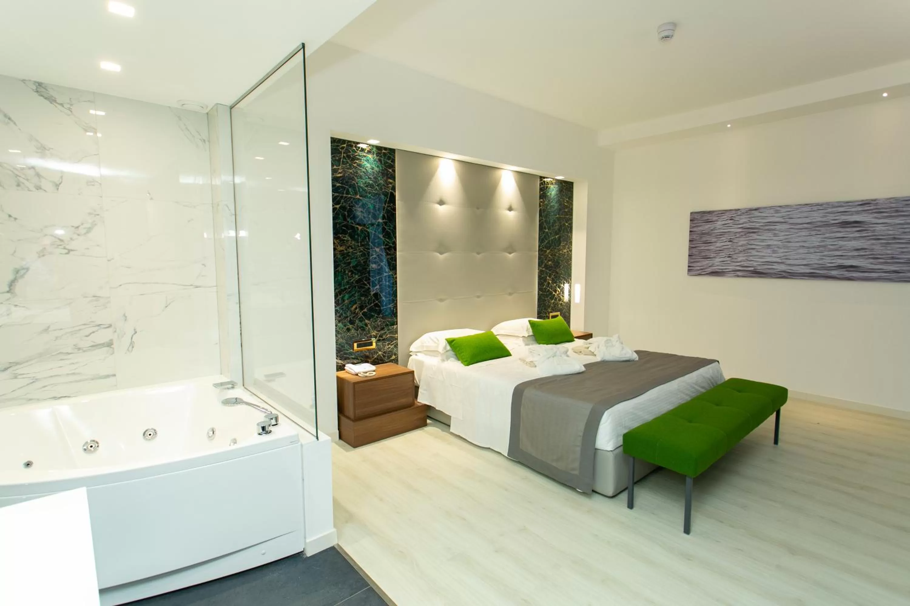Bathroom, Bed in Hotel Terme Venezia