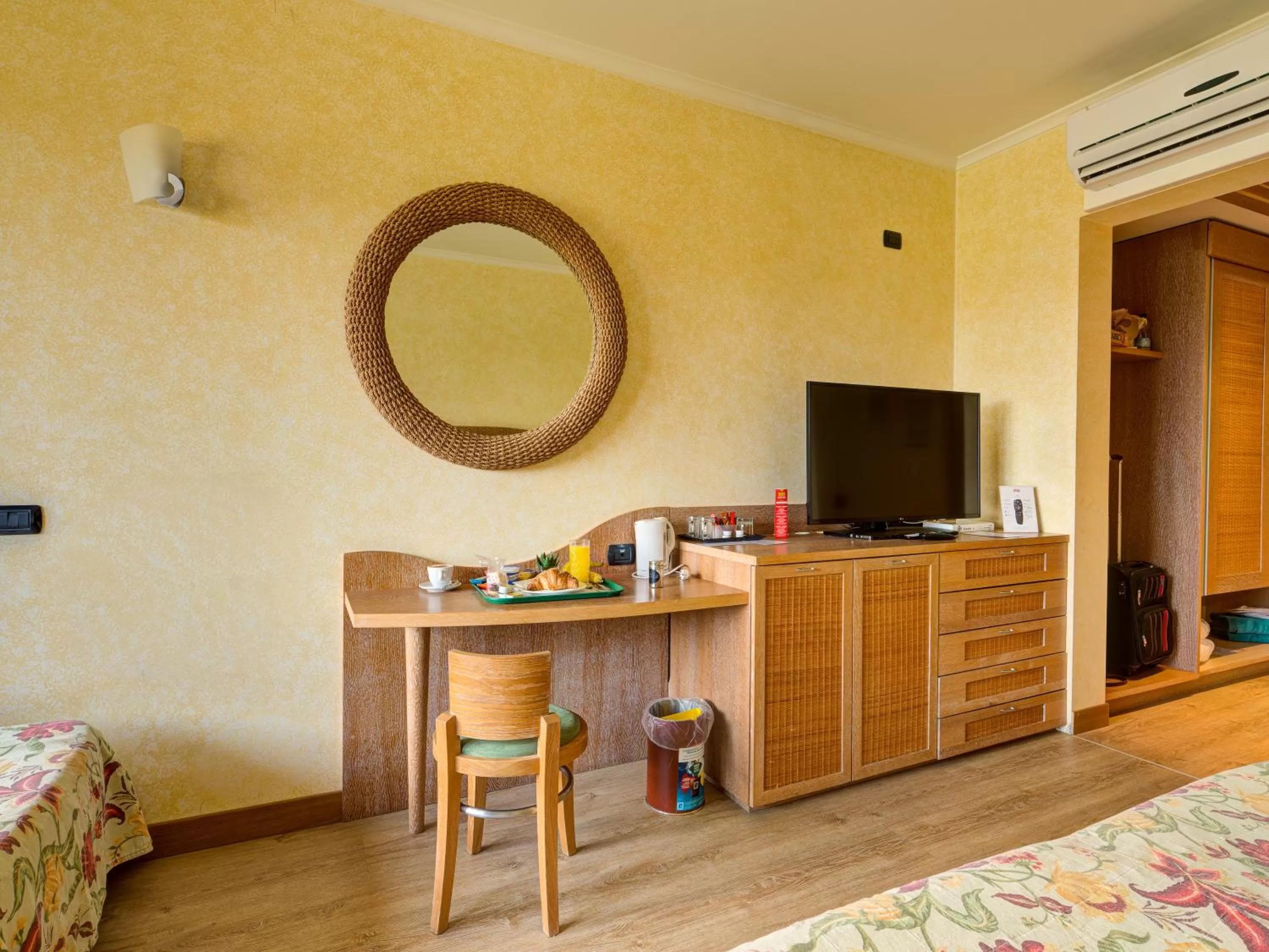 TV and multimedia in Active Hotel Paradiso