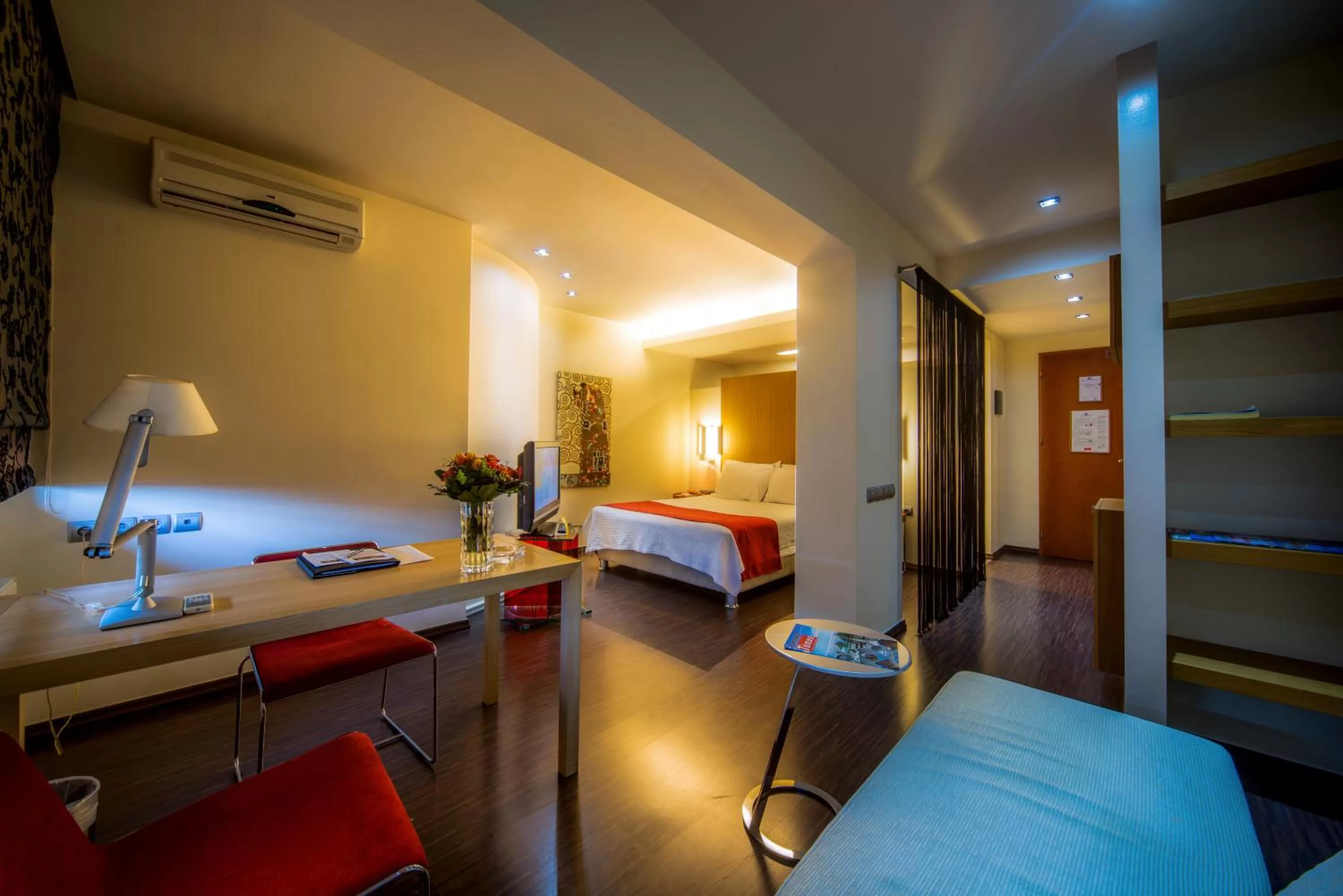 Photo of the whole room, Bed in Capsis Hotel Thessaloniki