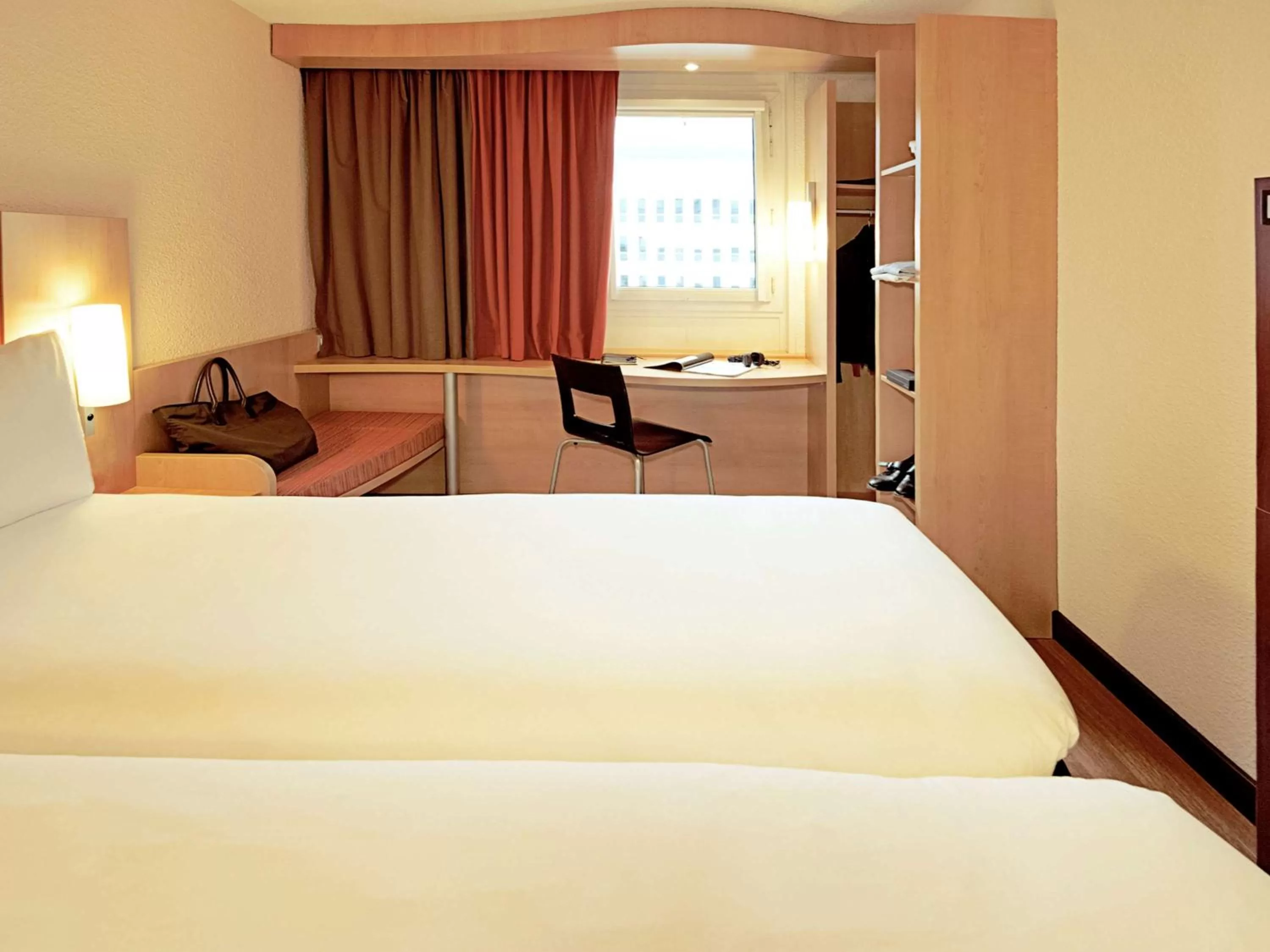 Photo of the whole room, Bed in Hotel Ibis Coimbra Centro