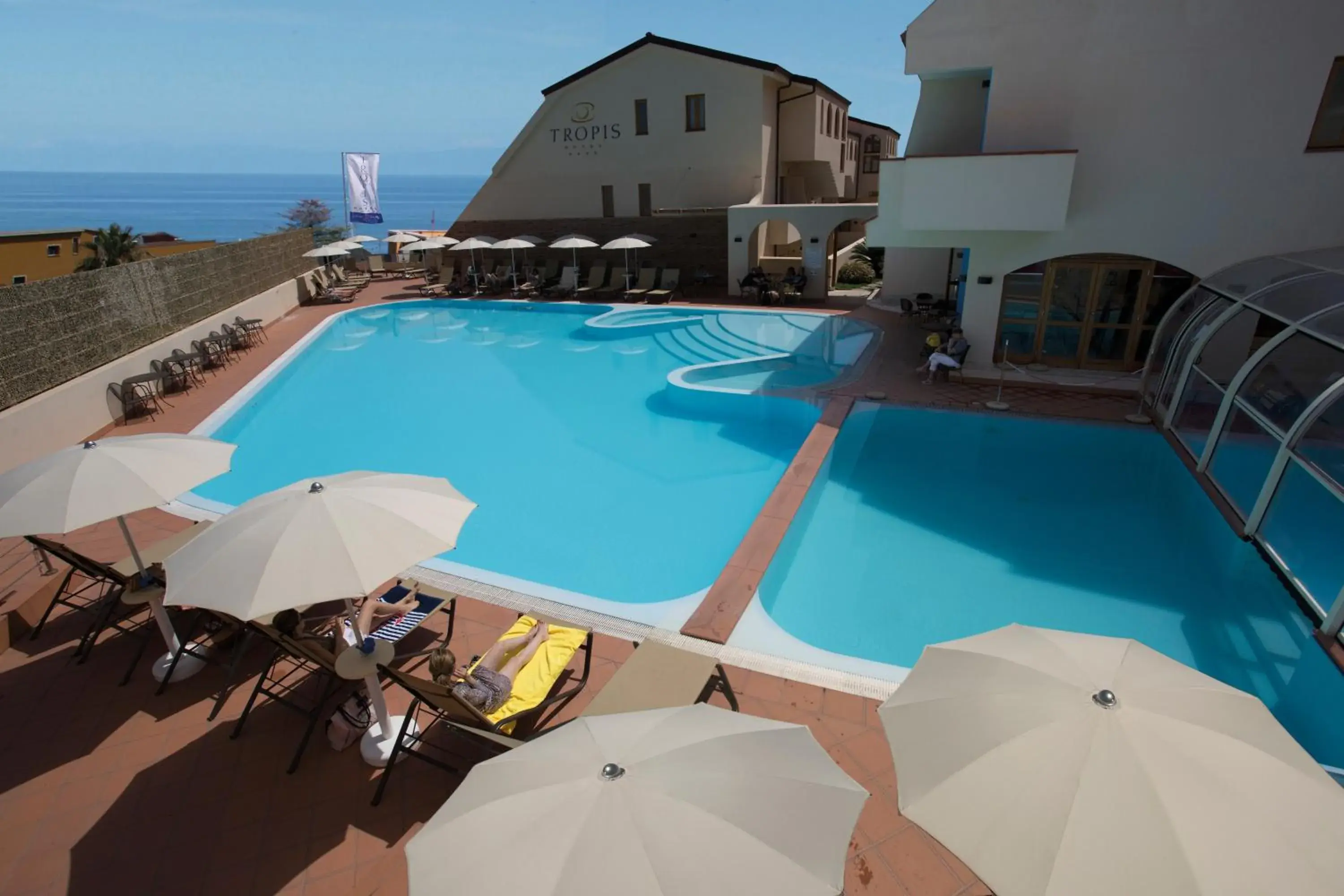 Swimming pool in Tropis Hotel Swimming pool in Tropis Hotel