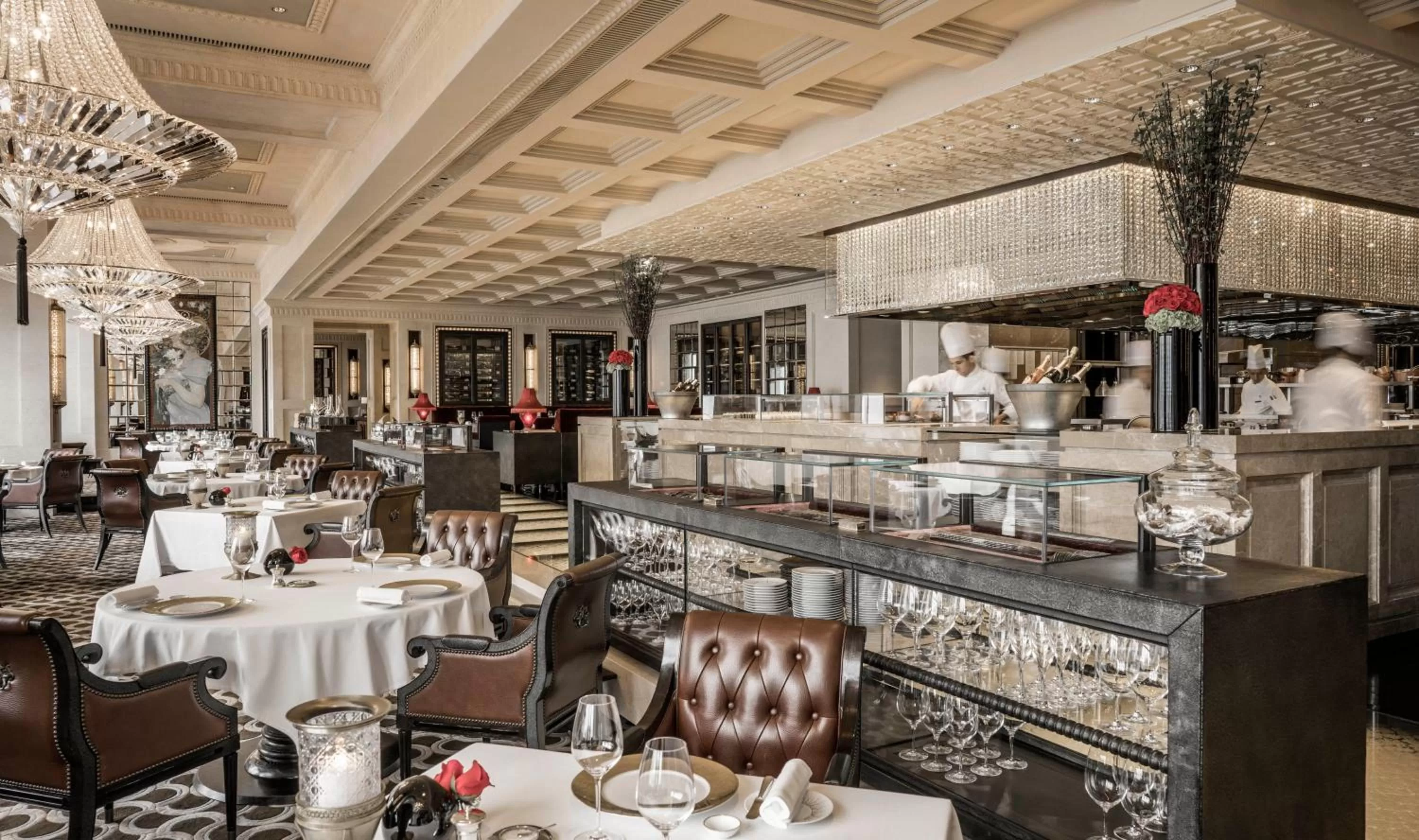 Restaurant/places to eat in Four Seasons Hotel Hong Kong