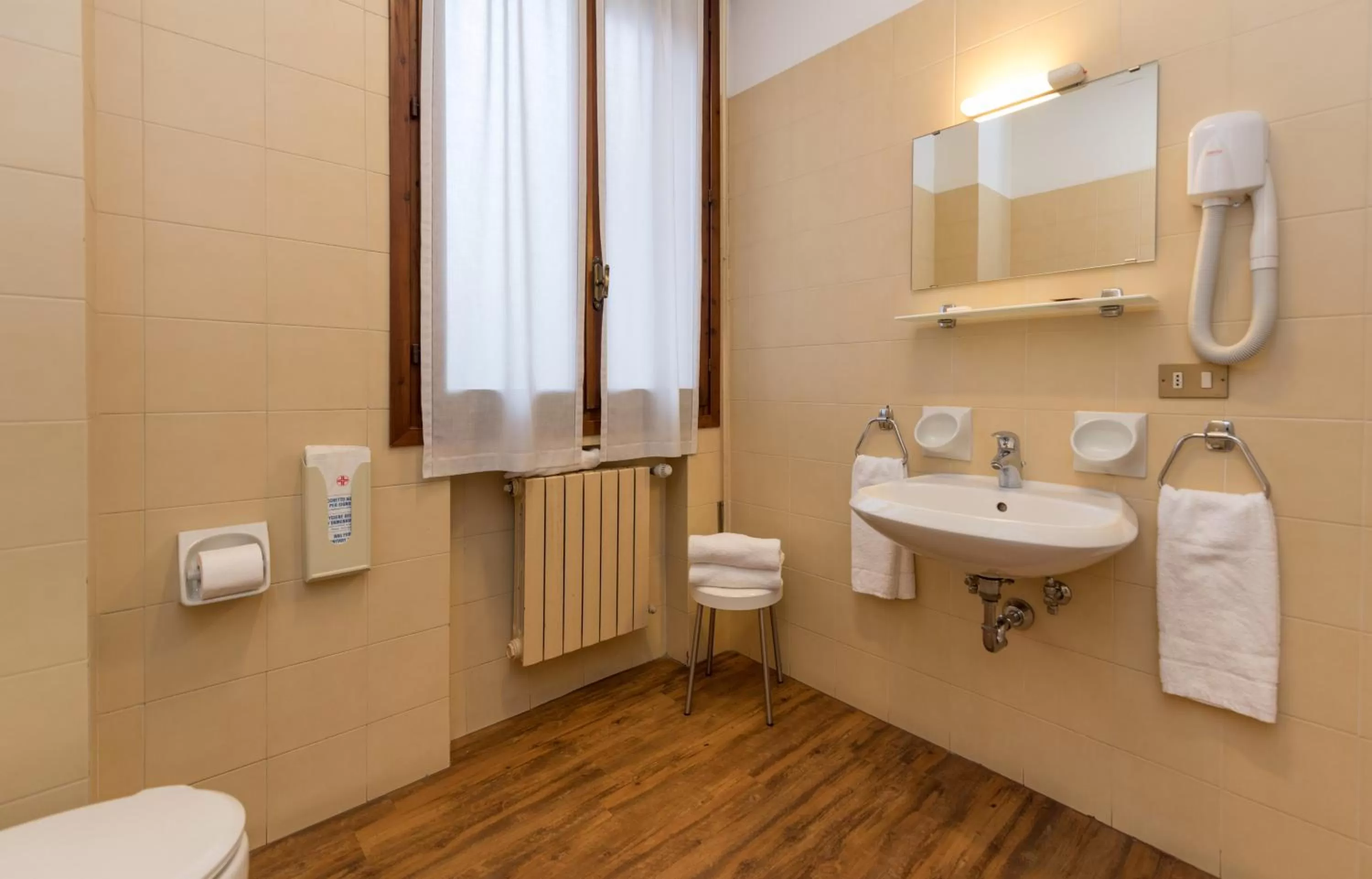 Toilet in Hotel Casa Del Pellegrino