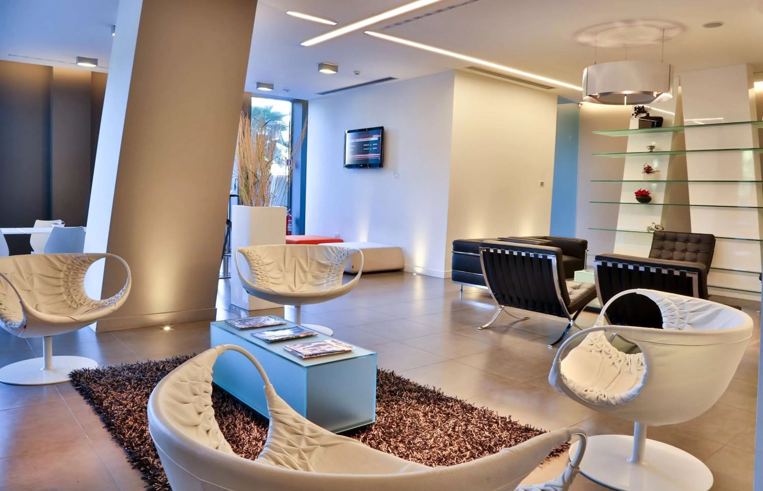 Communal lounge/ TV room in Best Western Parco Paglia Hotel