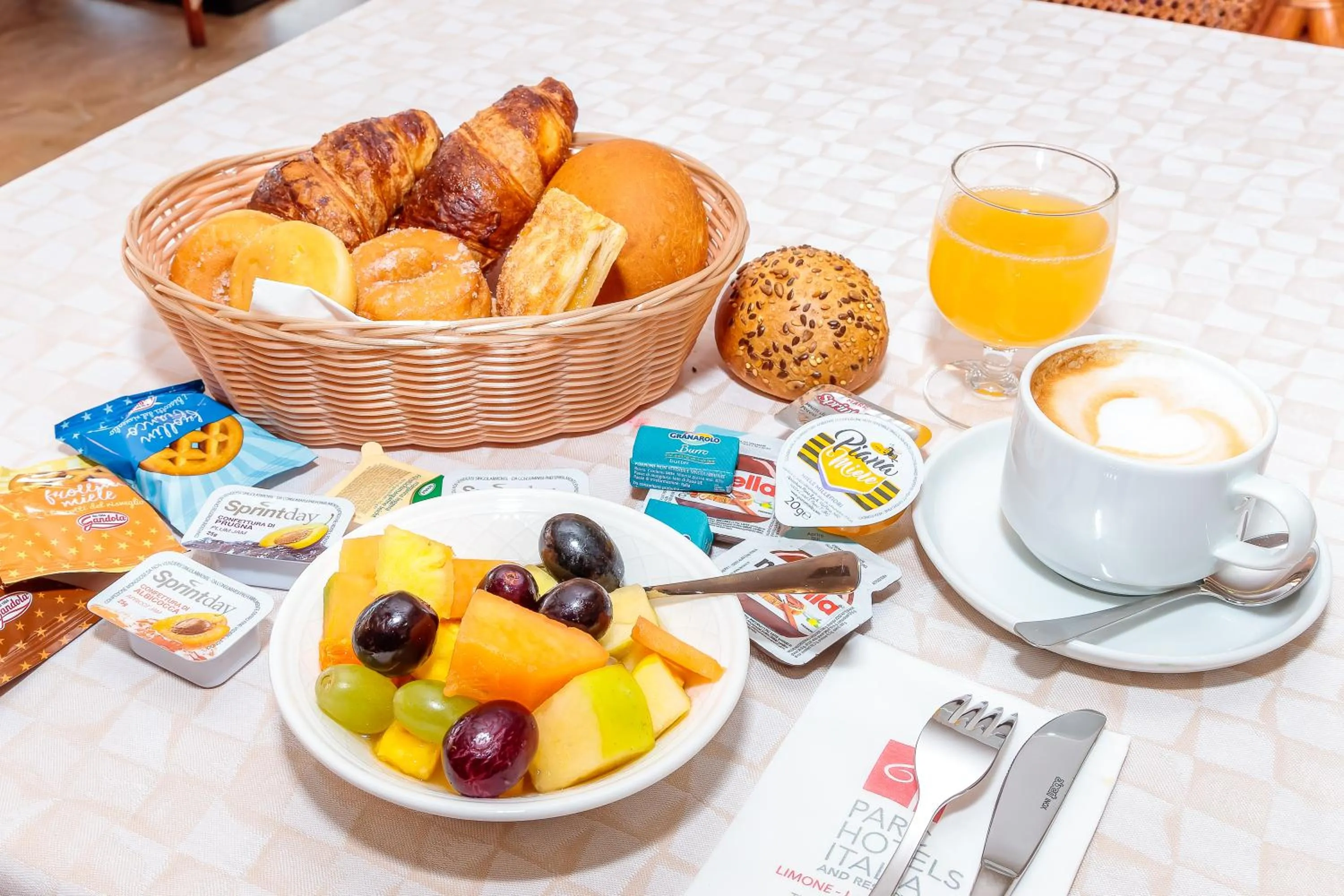 Restaurant/places to eat in Parc Hotel Germano Suites & Apartments