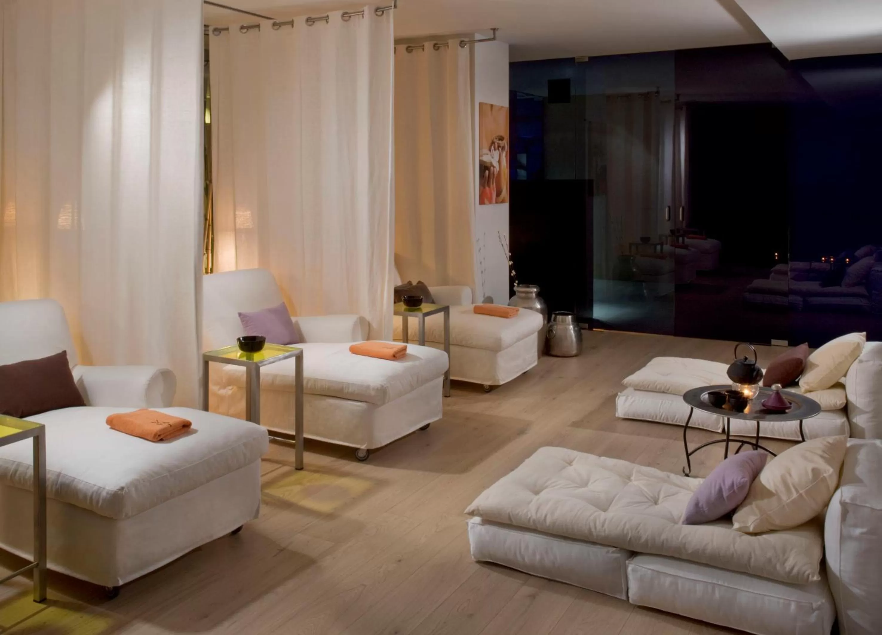 Hot Spring Bath in Melia Barcelona Sky 4* Sup