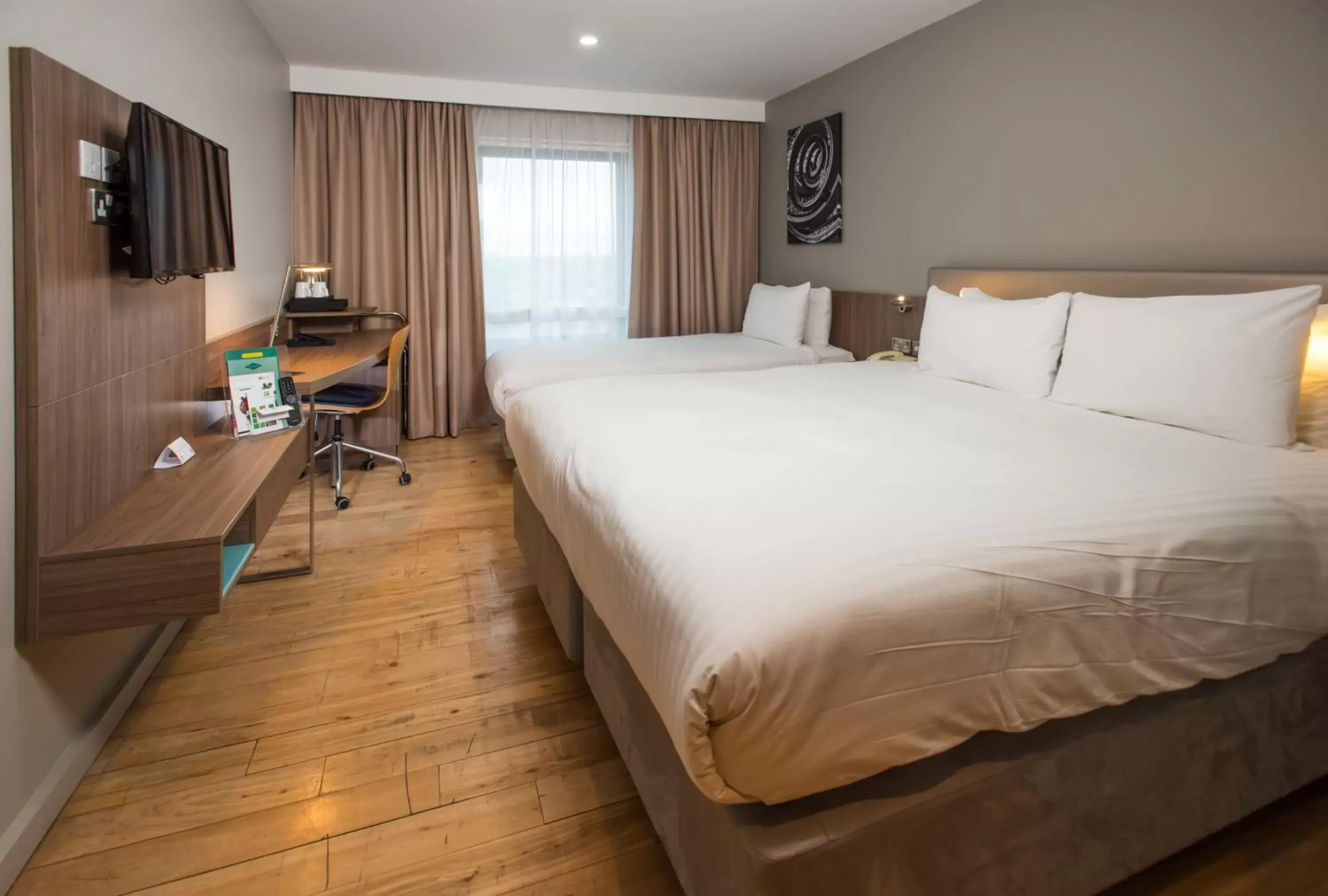 Bedroom, Bed in Holiday Inn London West by IHG Bedroom, Bed in Holiday Inn London West by IHG