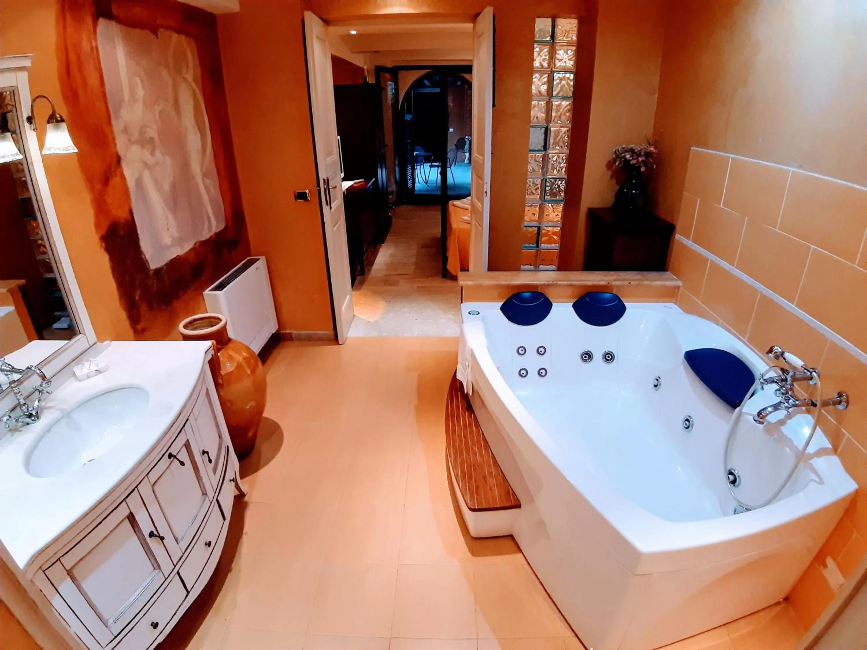 Hot Tub in Hotel Villa Antica Tropea