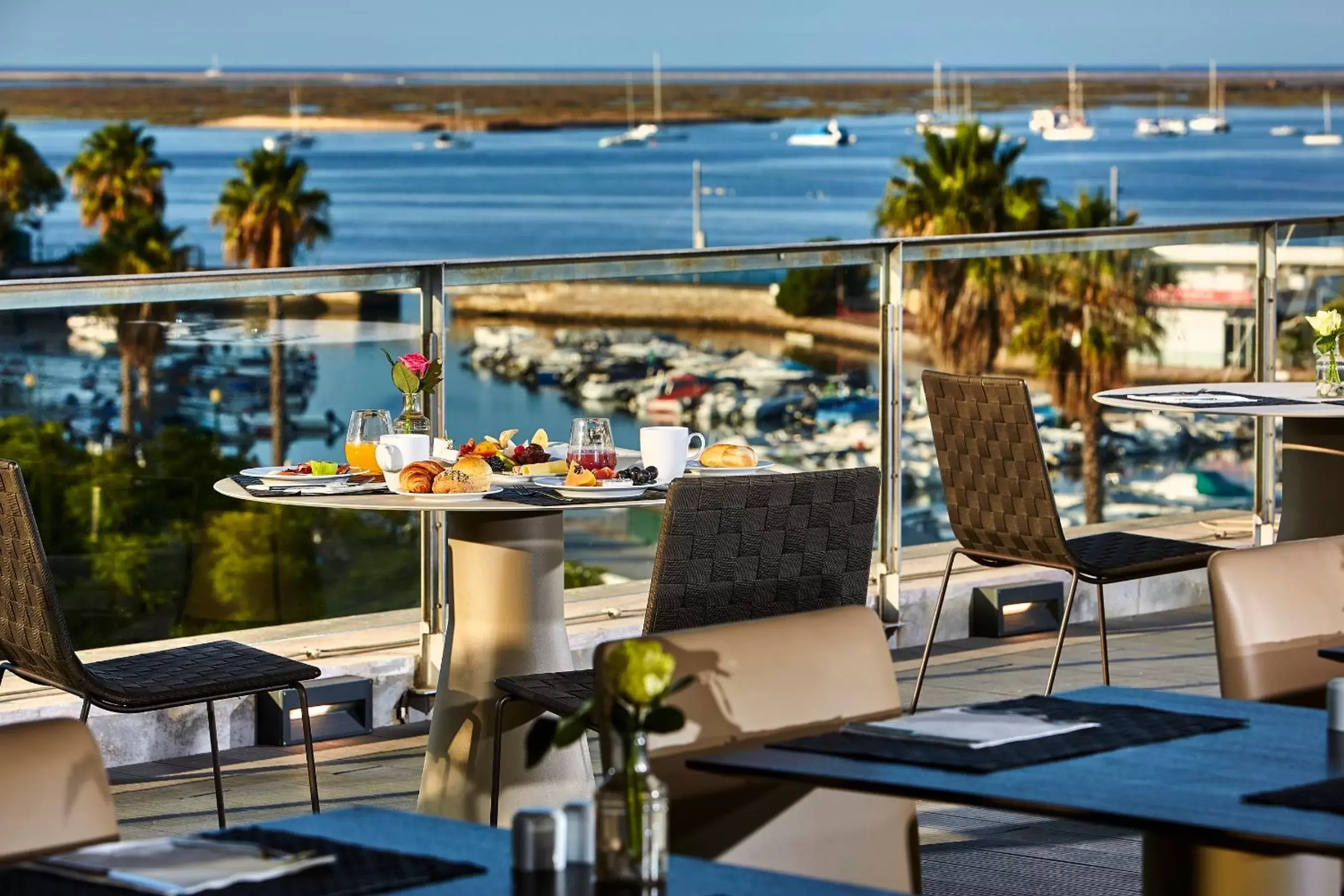 Restaurant/places to eat in Occidental Faro Restaurant/places to eat in Occidental Faro