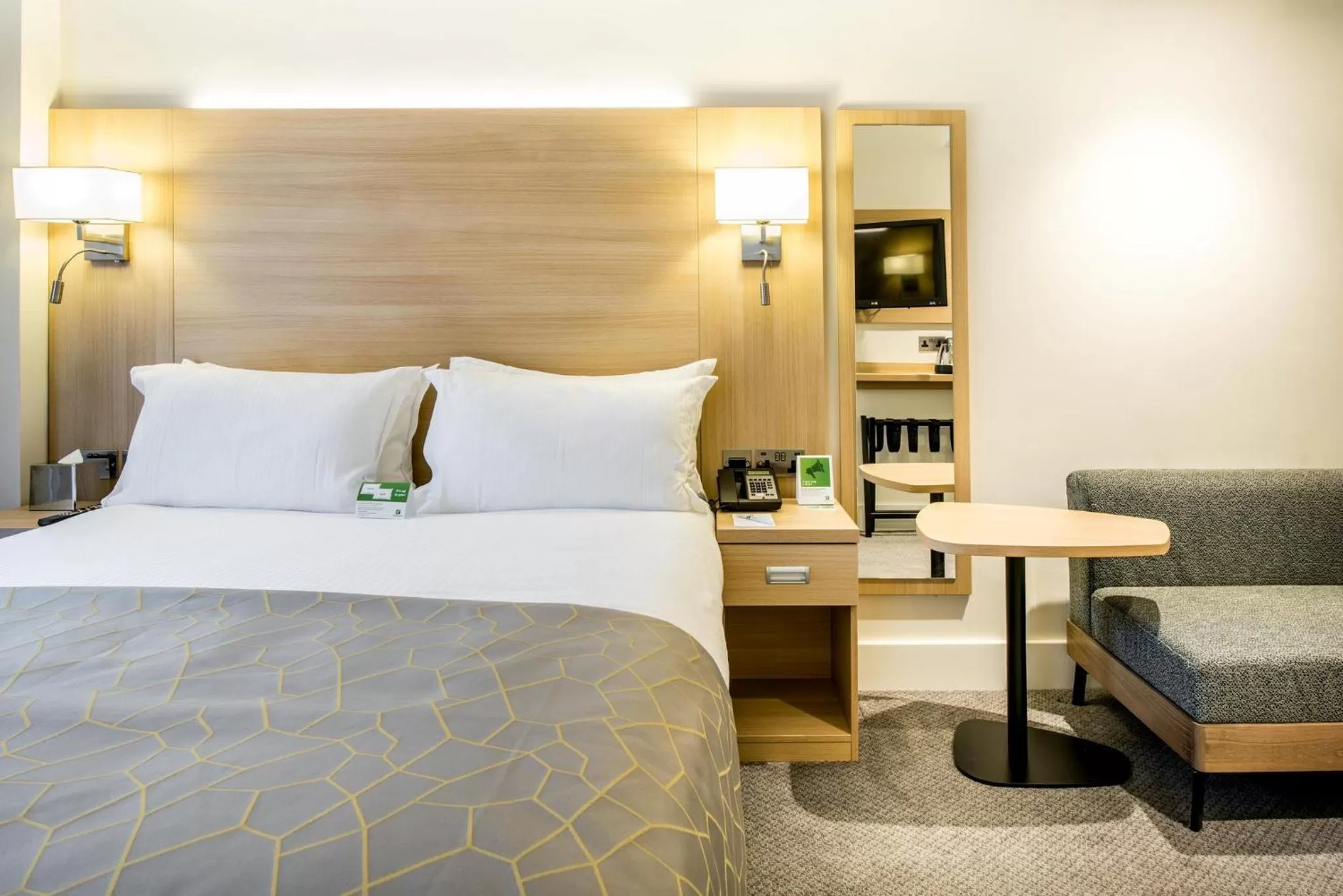 Photo of the whole room, Bed in Holiday Inn London Kensington High St. by IHG
