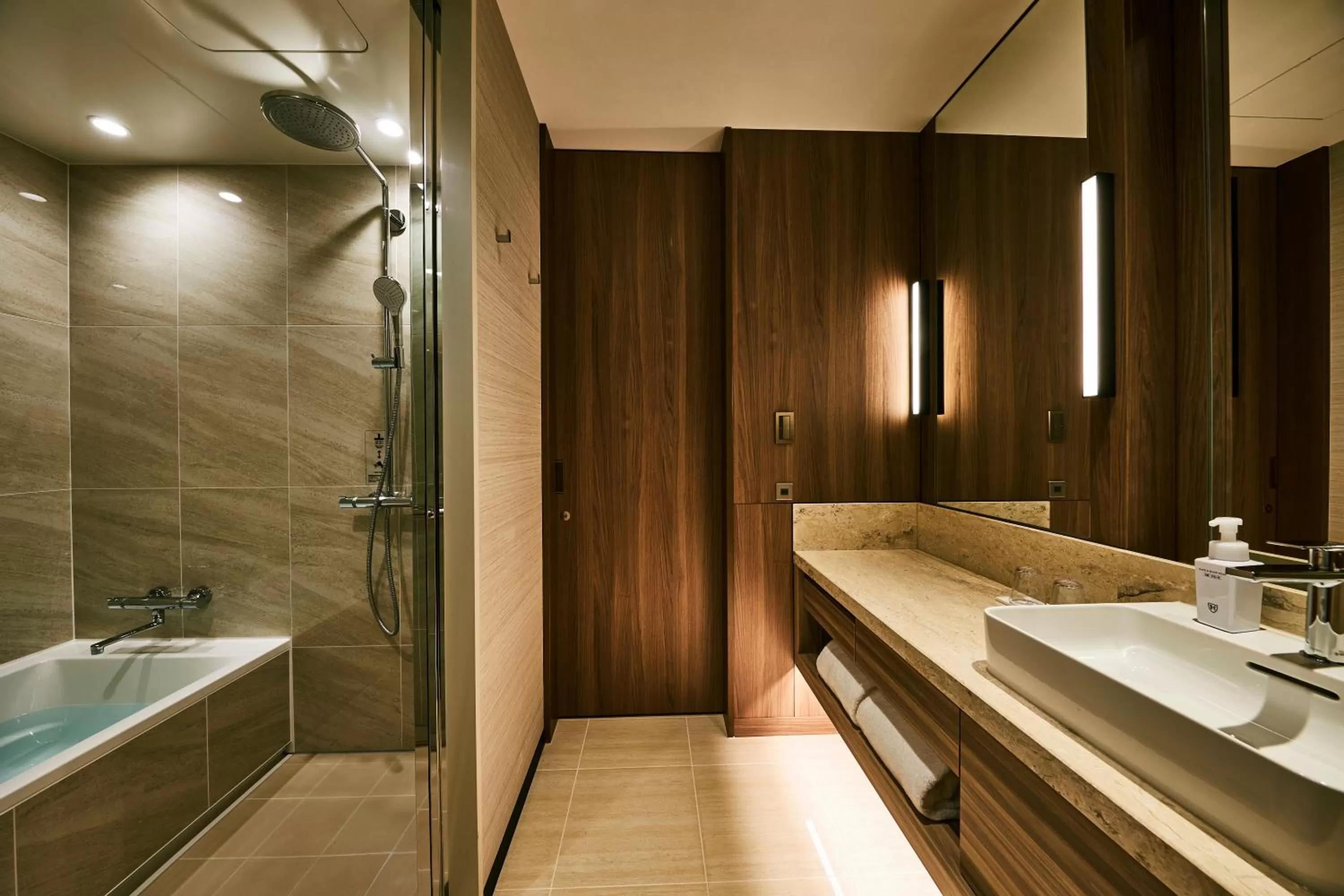 Shower in The Royal Park Hotel Iconic Osaka Midosuji
