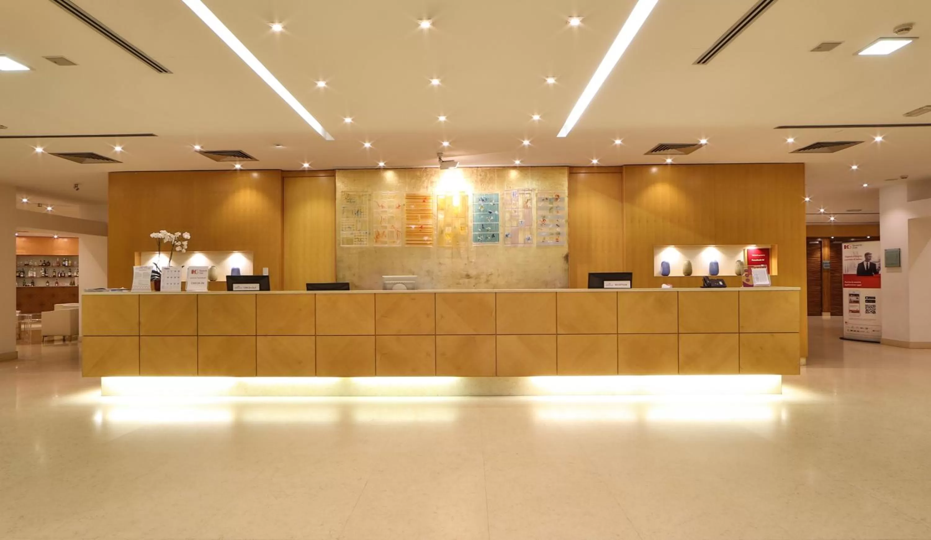 Restaurant/places to eat in Crowne Plaza Venice East by IHG