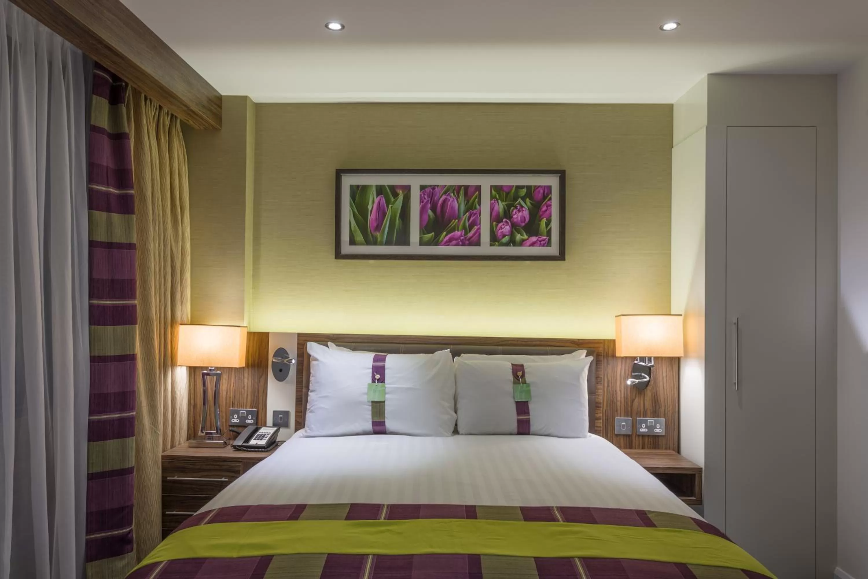 Photo of the whole room, Bed in Holiday Inn London Watford Junction by IHG