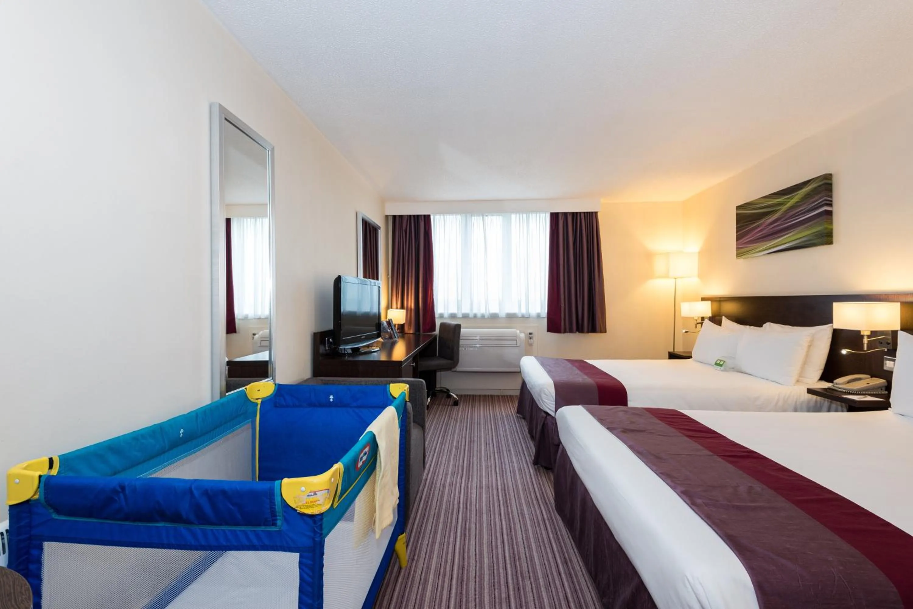 Photo of the whole room, Bed in Holiday Inn Slough Windsor by IHG
