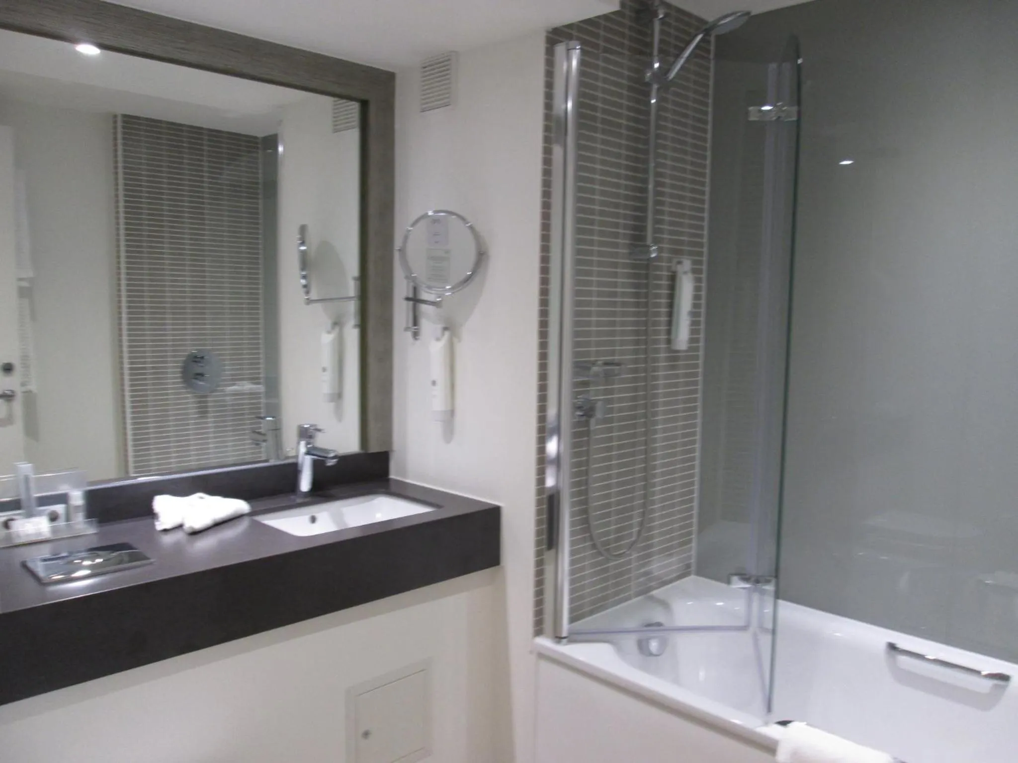 Photo of the whole room in Holiday Inn Slough Windsor by IHG