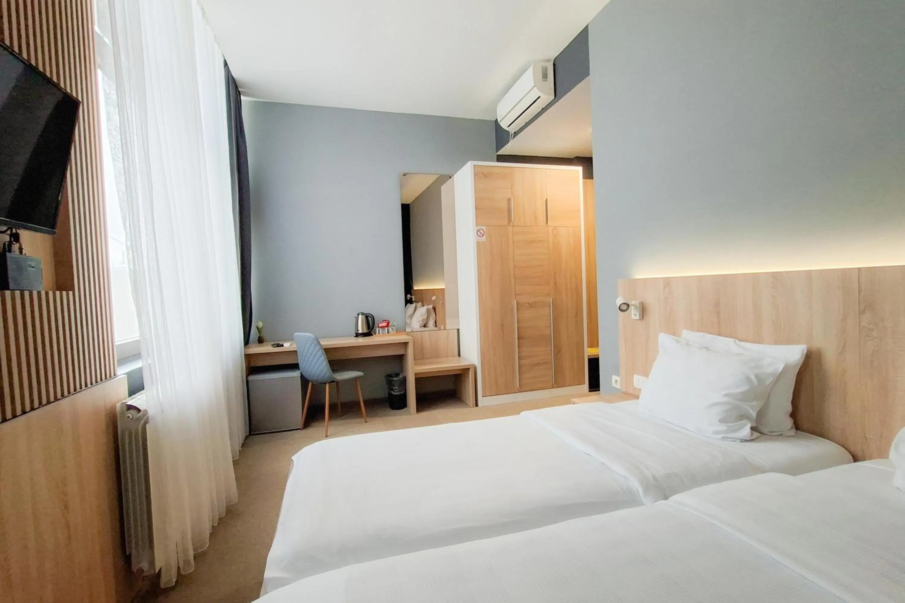 Superior Twin Room in Olivia Rooms