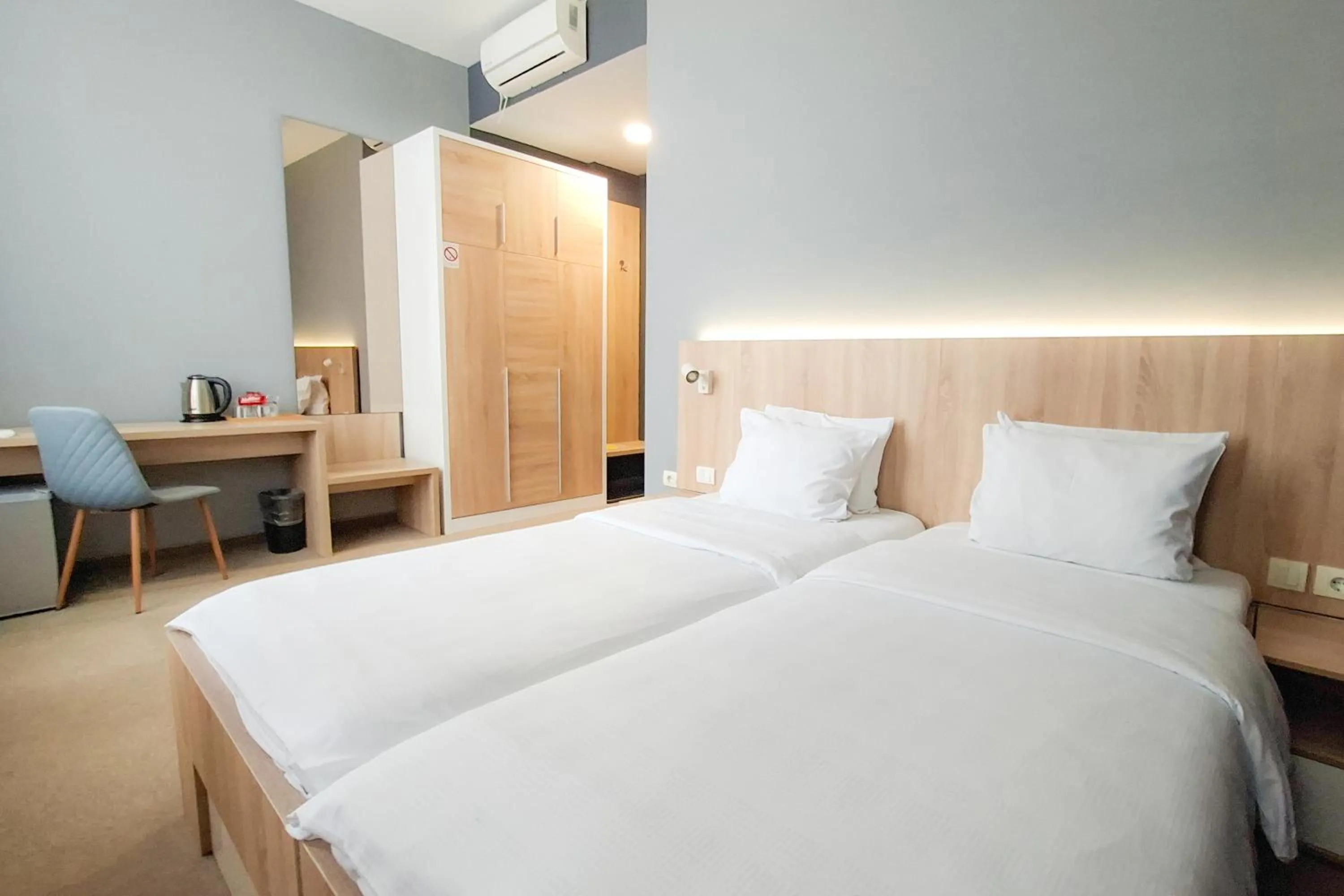 Superior Twin Room in Olivia Rooms