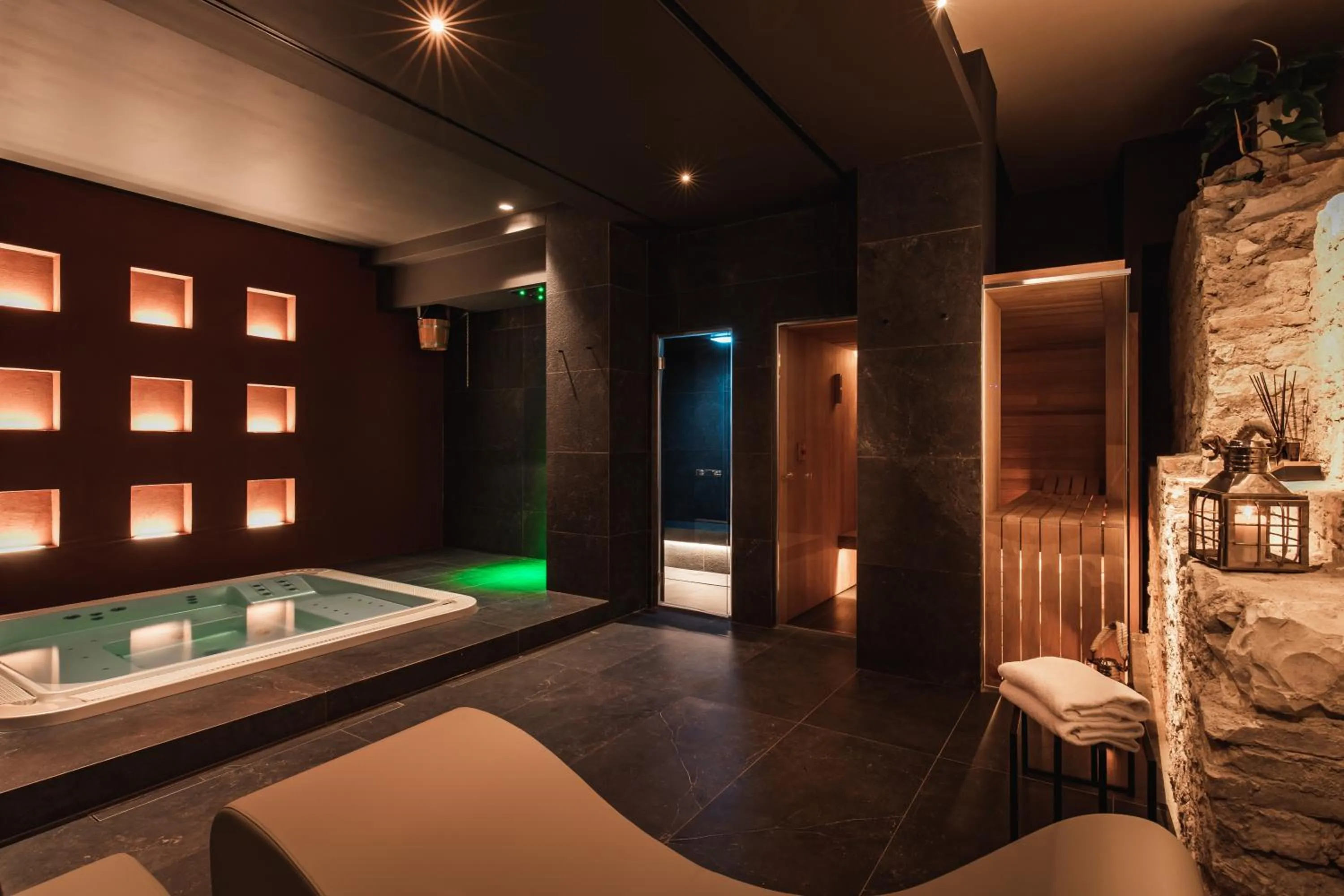 Hot Tub in SeePort Hotel