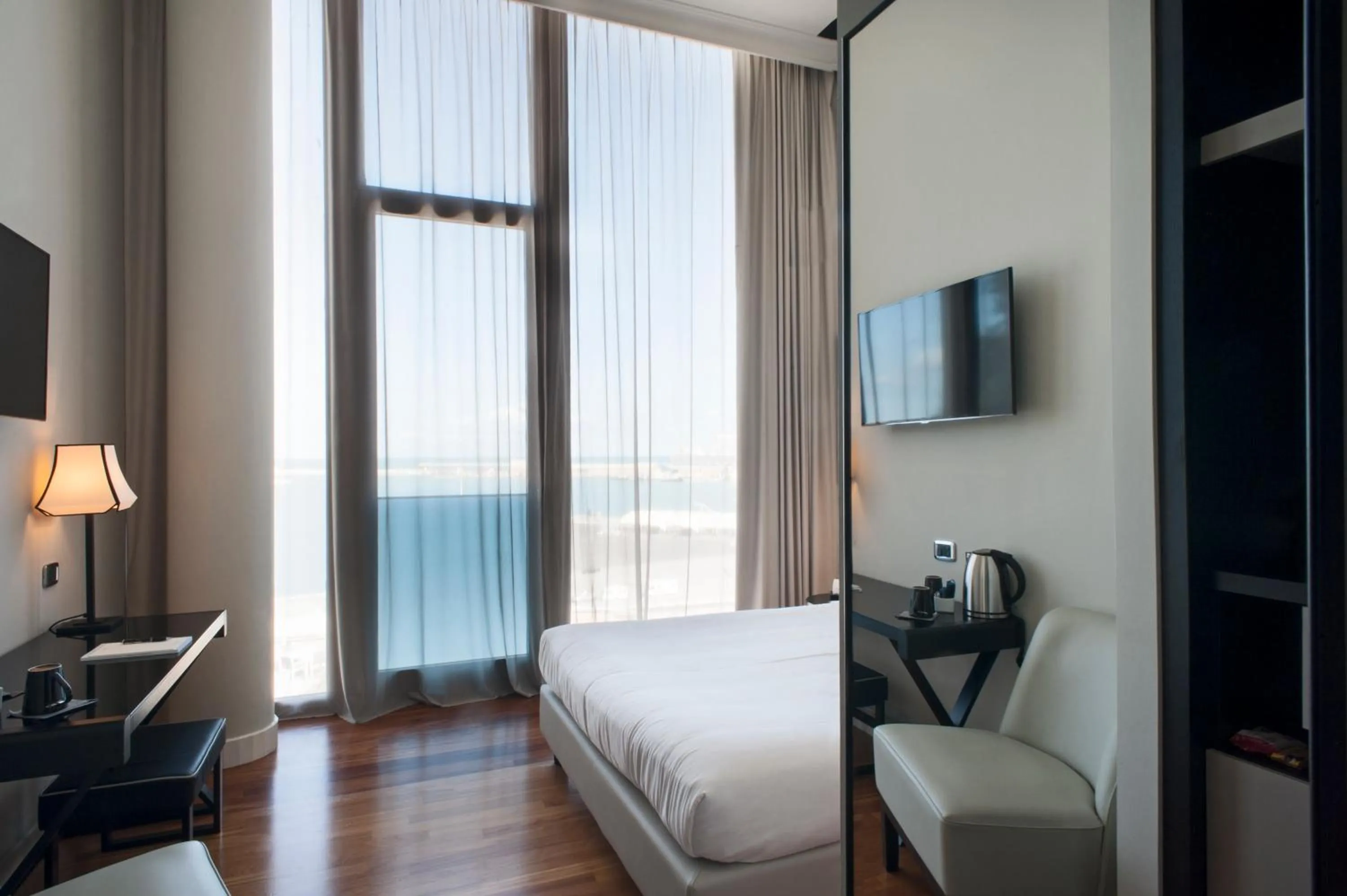 Bed in SeePort Hotel