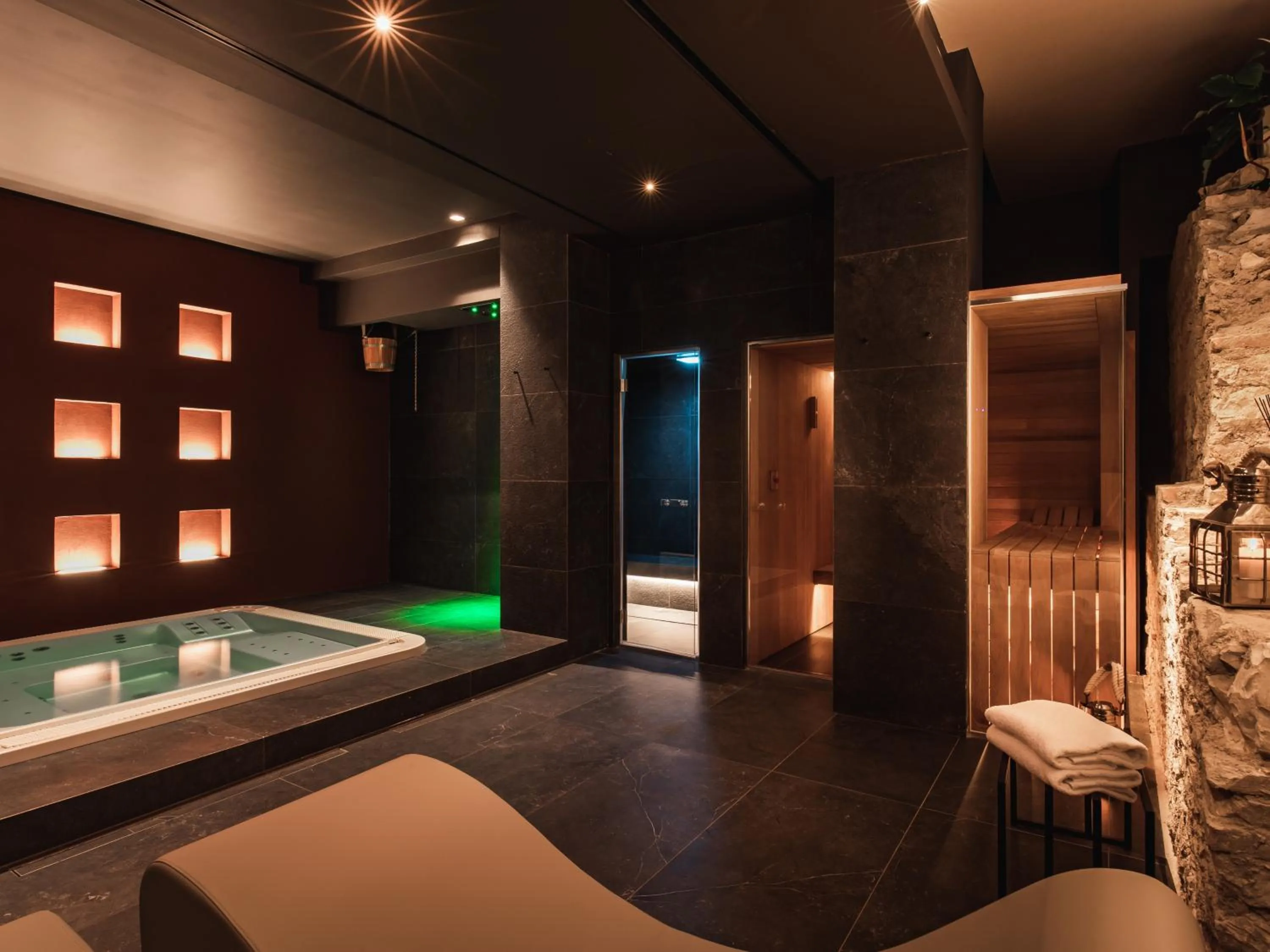 Hot Tub in SeePort Hotel