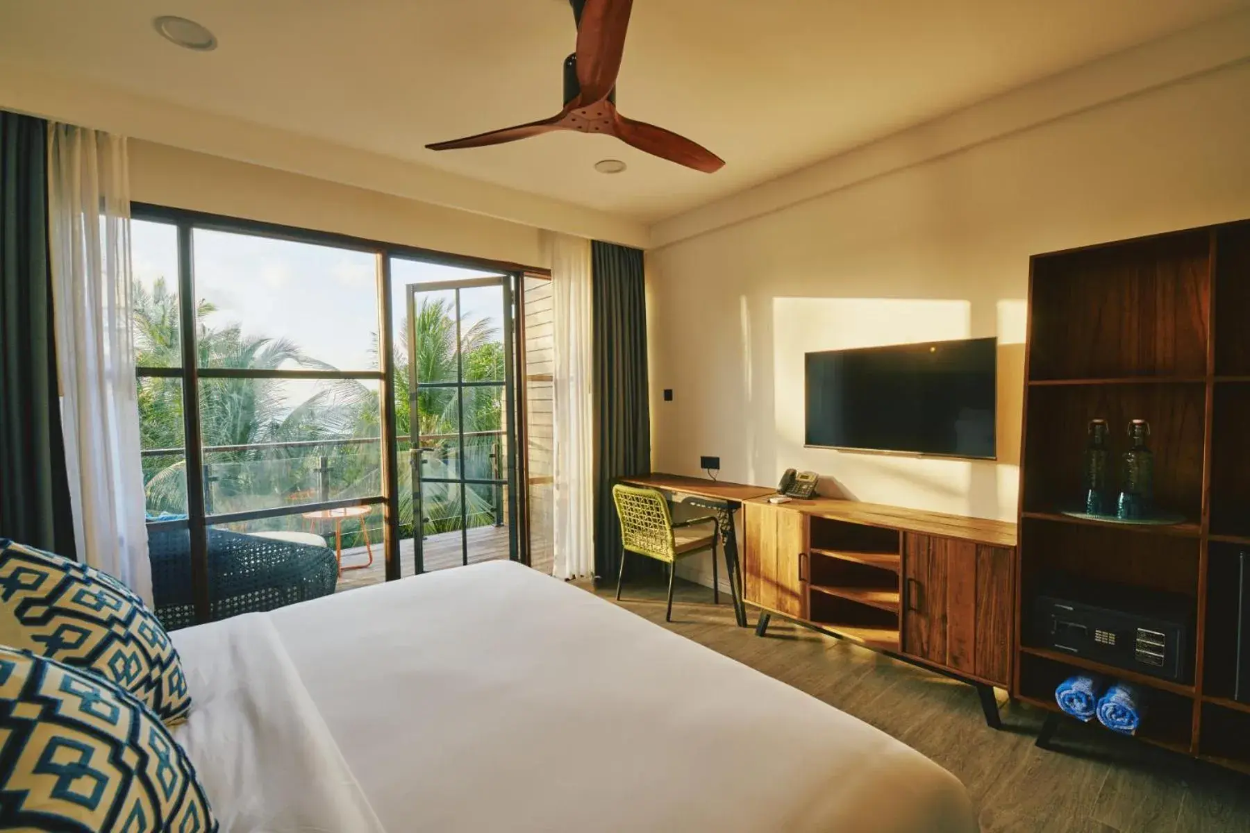 Beach Hotel Dhigurah Beach Hotel Dhigurah