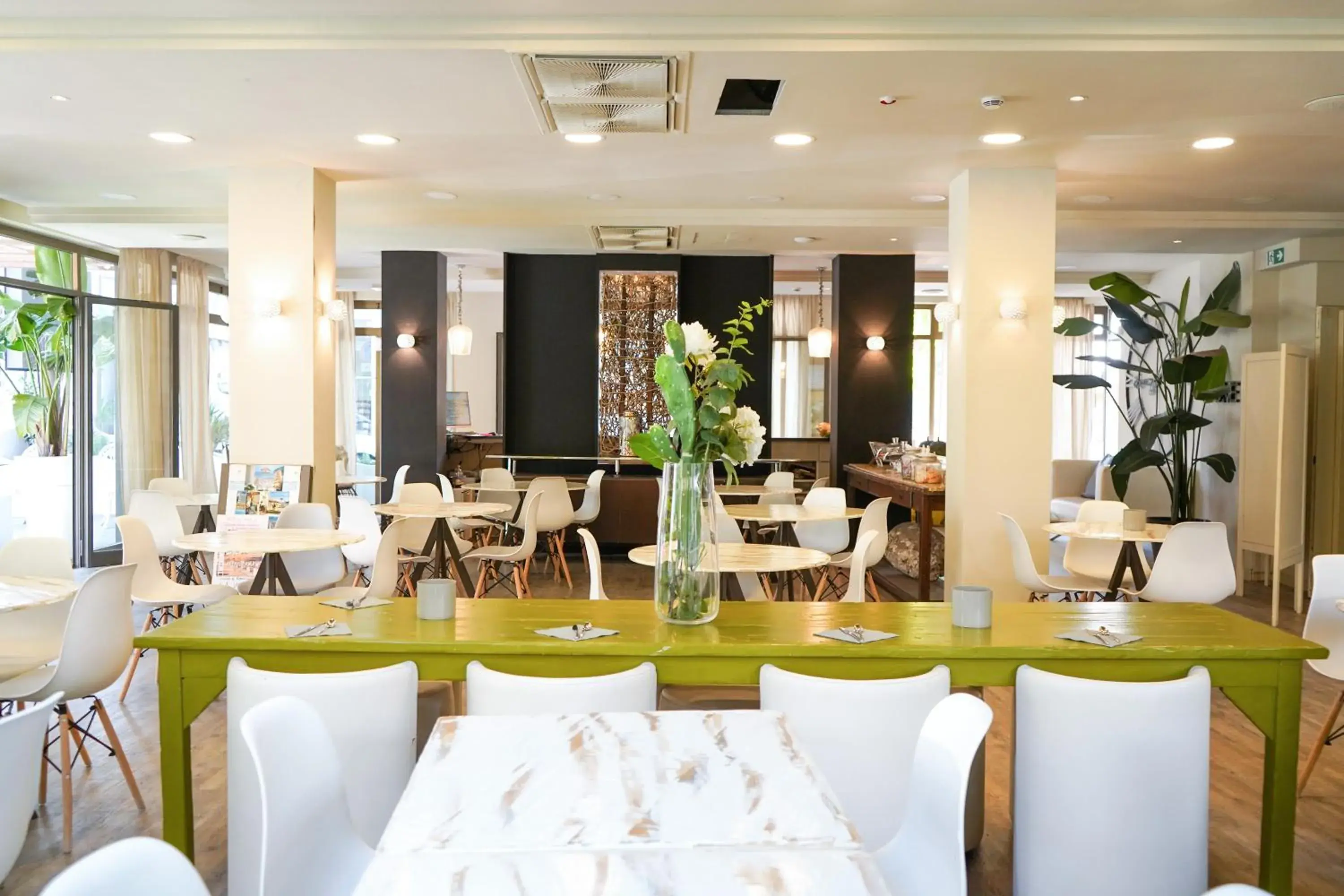 Lounge or bar in Hotel Rex - Lifestyle Lounge or bar in Hotel Rex - Lifestyle