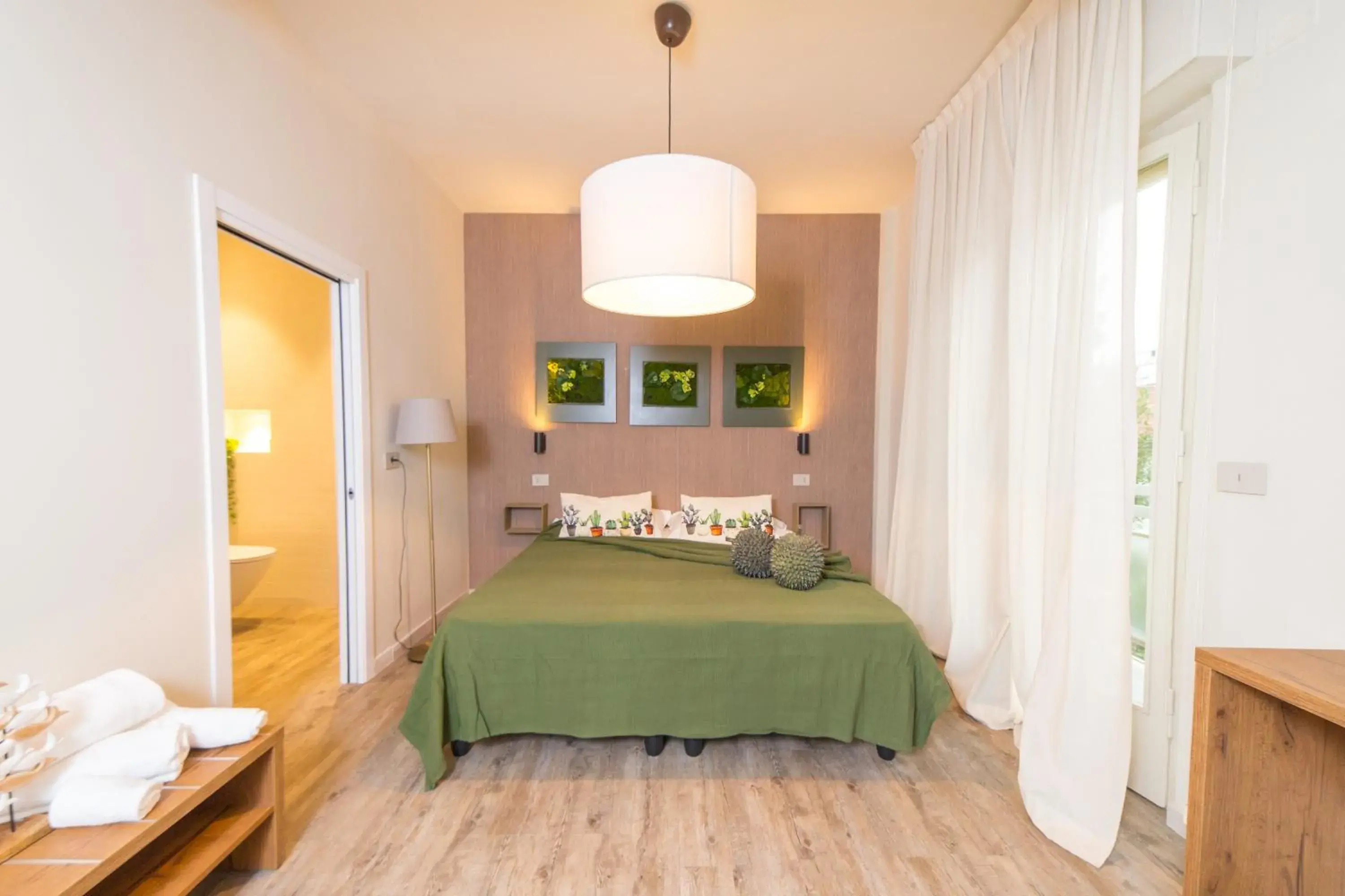 Photo of the whole room, Bed in Hotel Rex - Lifestyle Photo of the whole room, Bed in Hotel Rex - Lifestyle