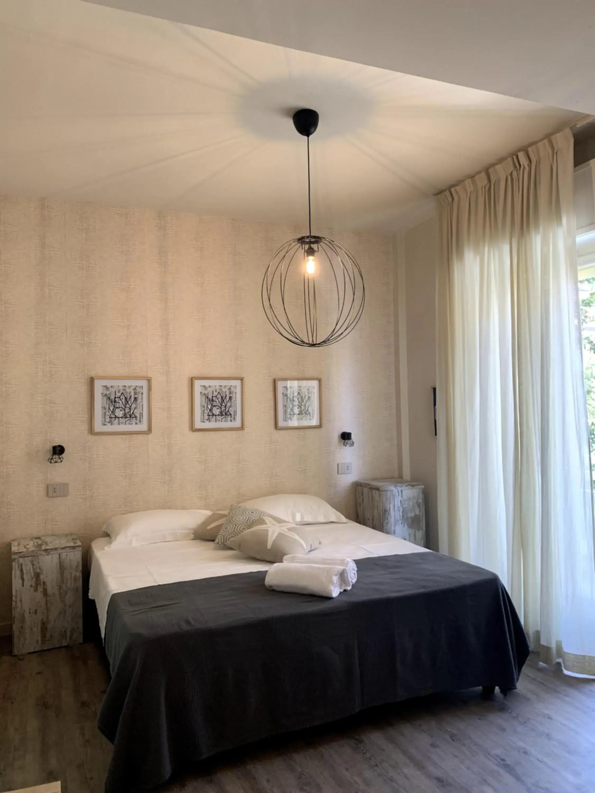 Photo of the whole room, Bed in Hotel Rex - Lifestyle Photo of the whole room, Bed in Hotel Rex - Lifestyle
