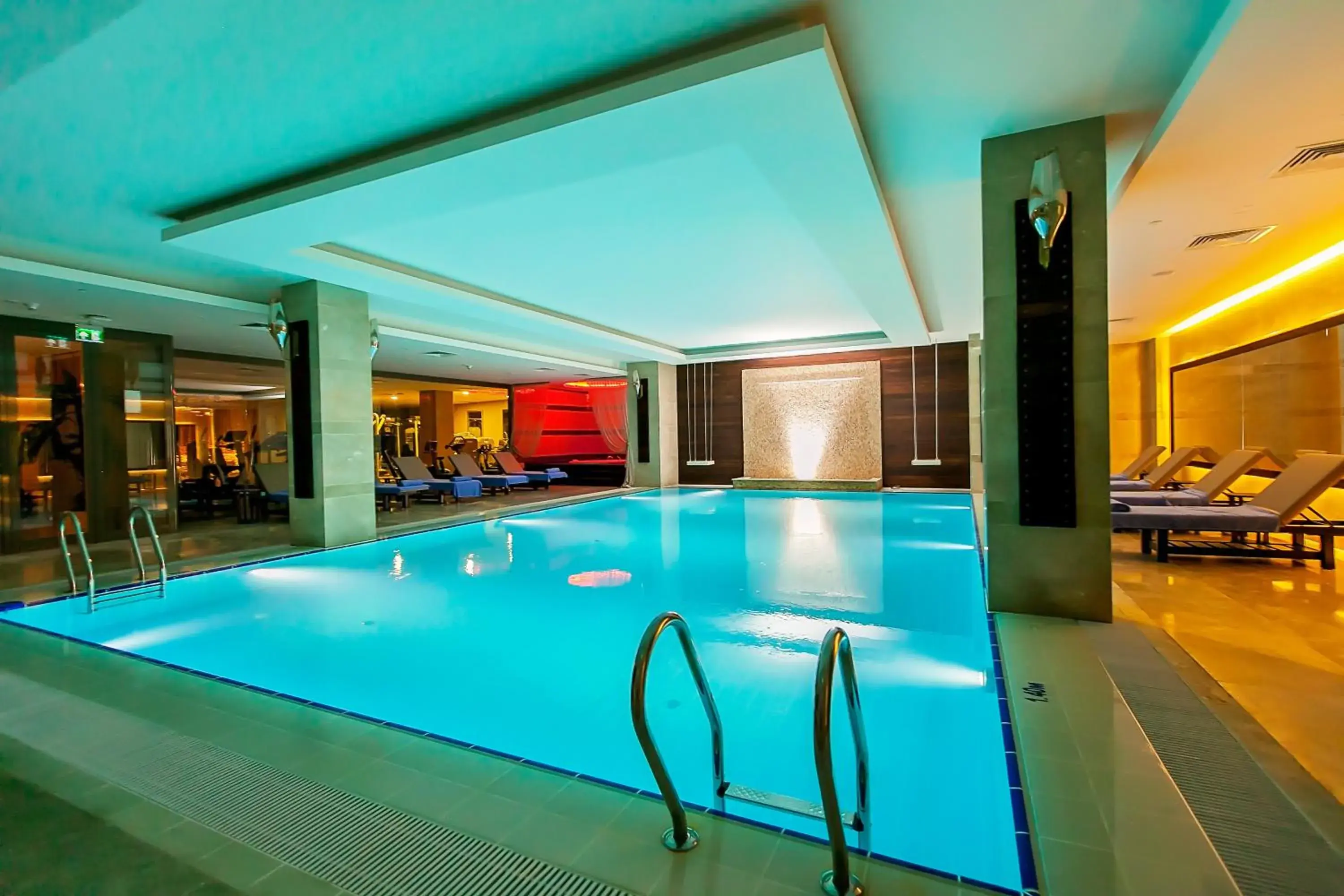 Swimming pool in Novotel Diyarbakir Swimming pool in Novotel Diyarbakir