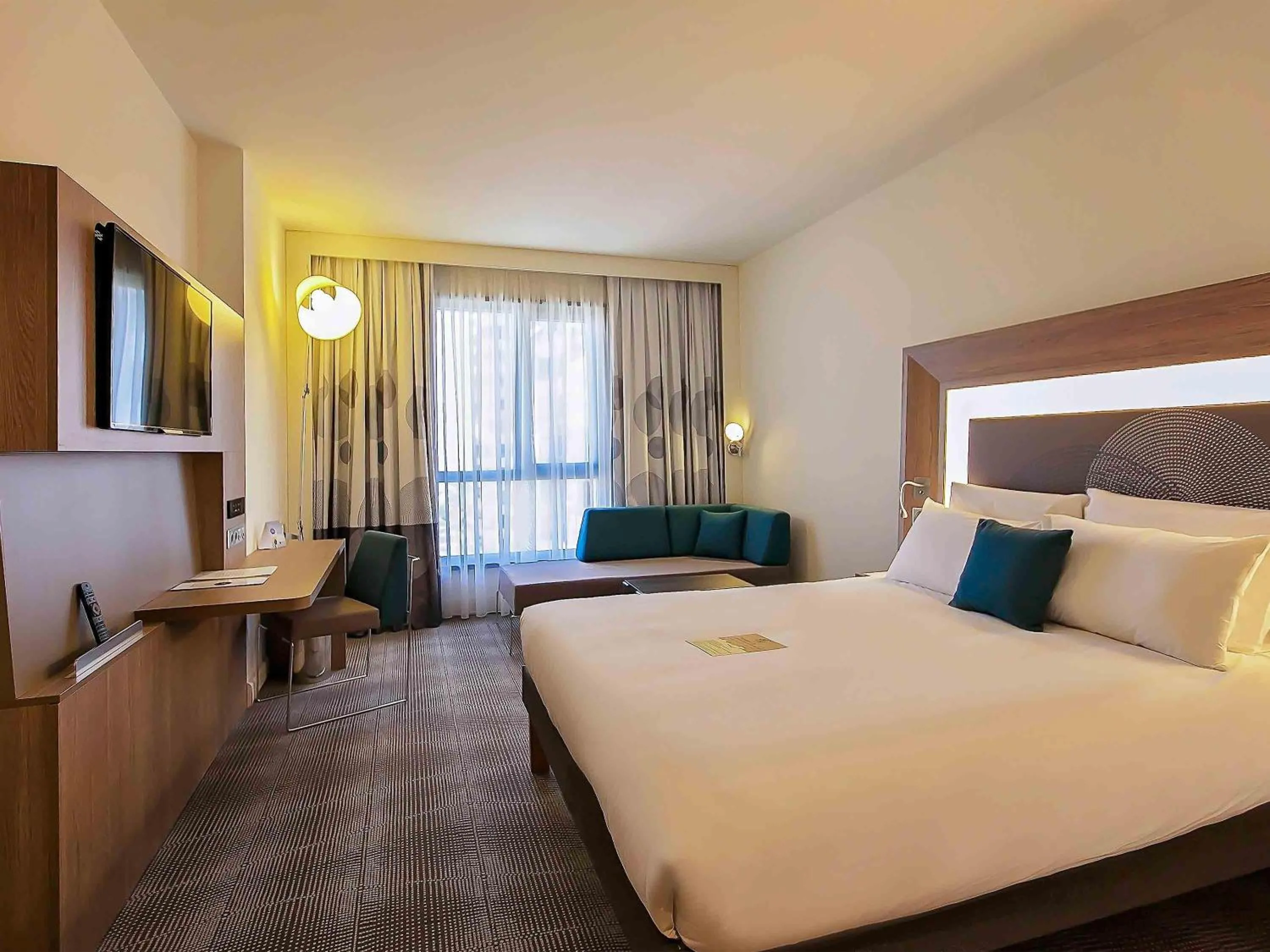 Bedroom, Bed in Novotel Diyarbakir
