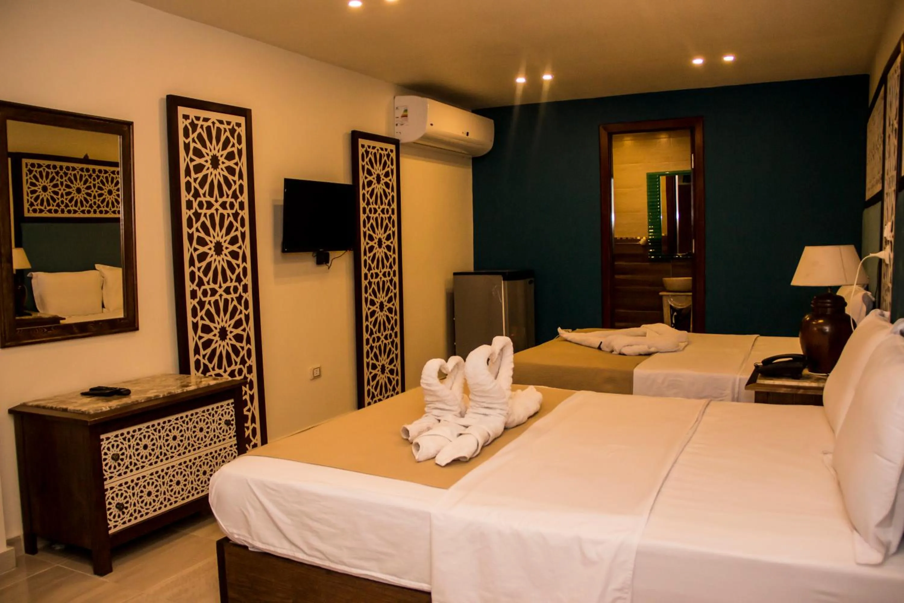 Photo of the whole room, Bed in Great Pyramid Inn