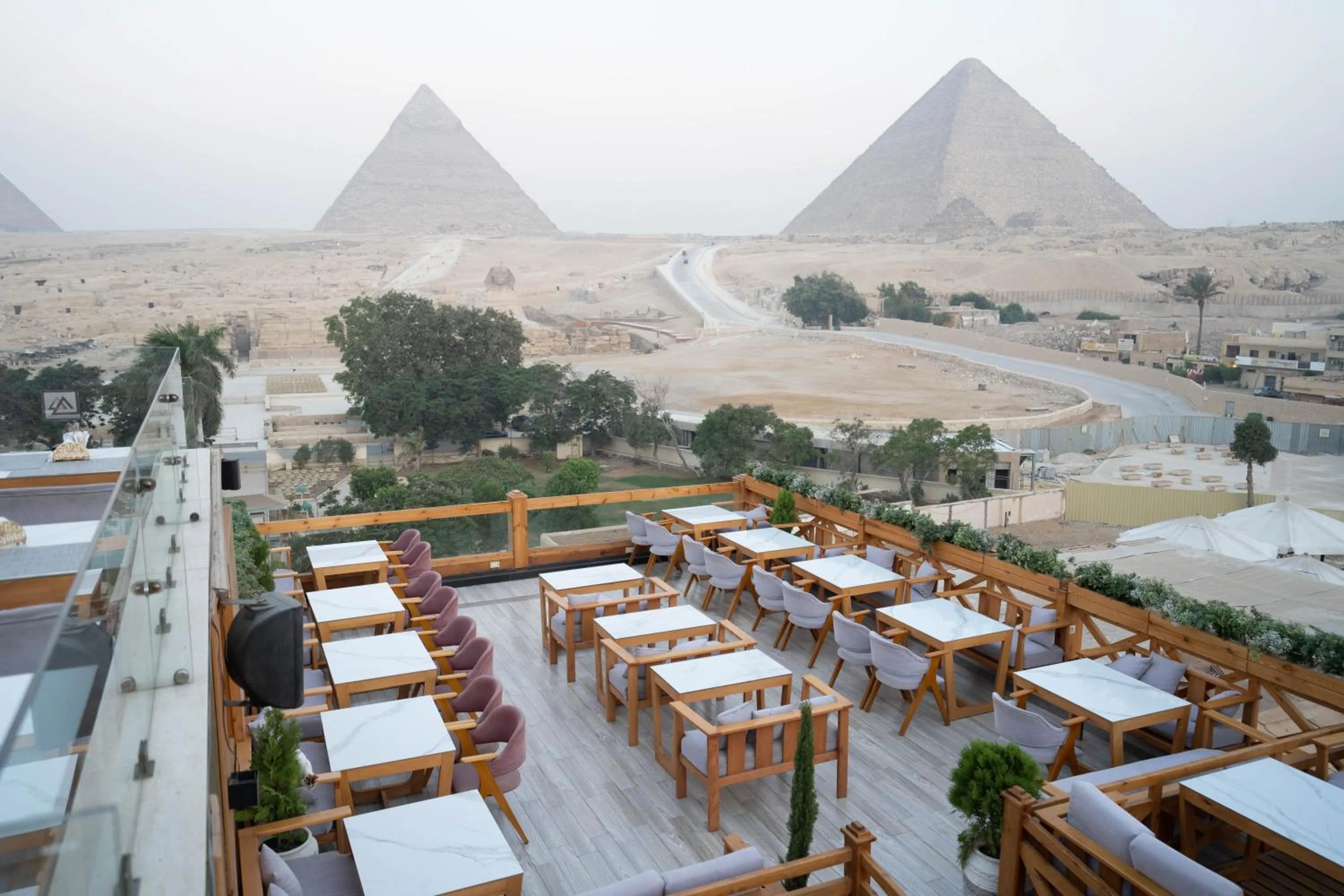 Restaurant/places to eat in Great Pyramid Inn