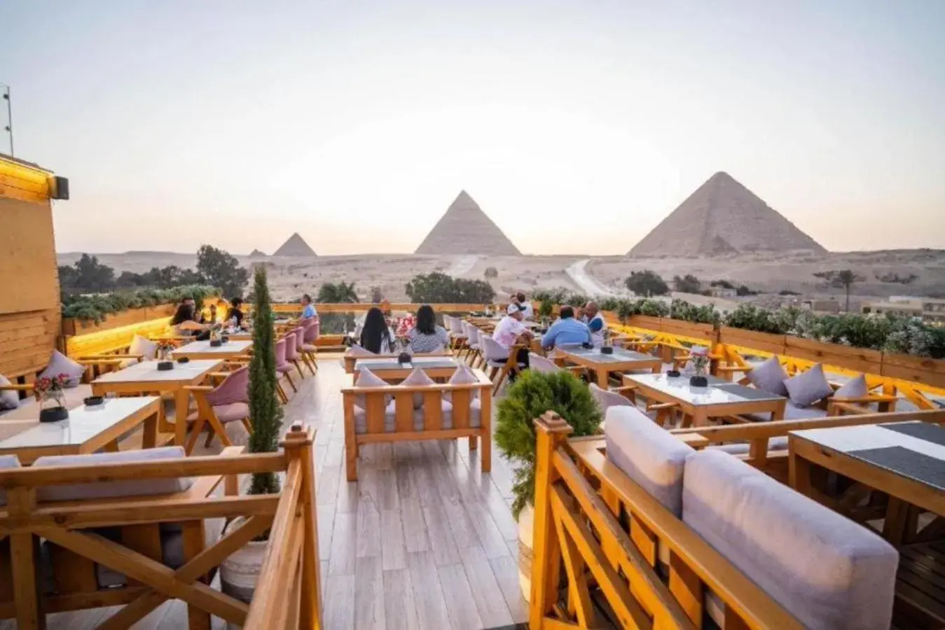 Property building in Great Pyramid Inn Property building in Great Pyramid Inn