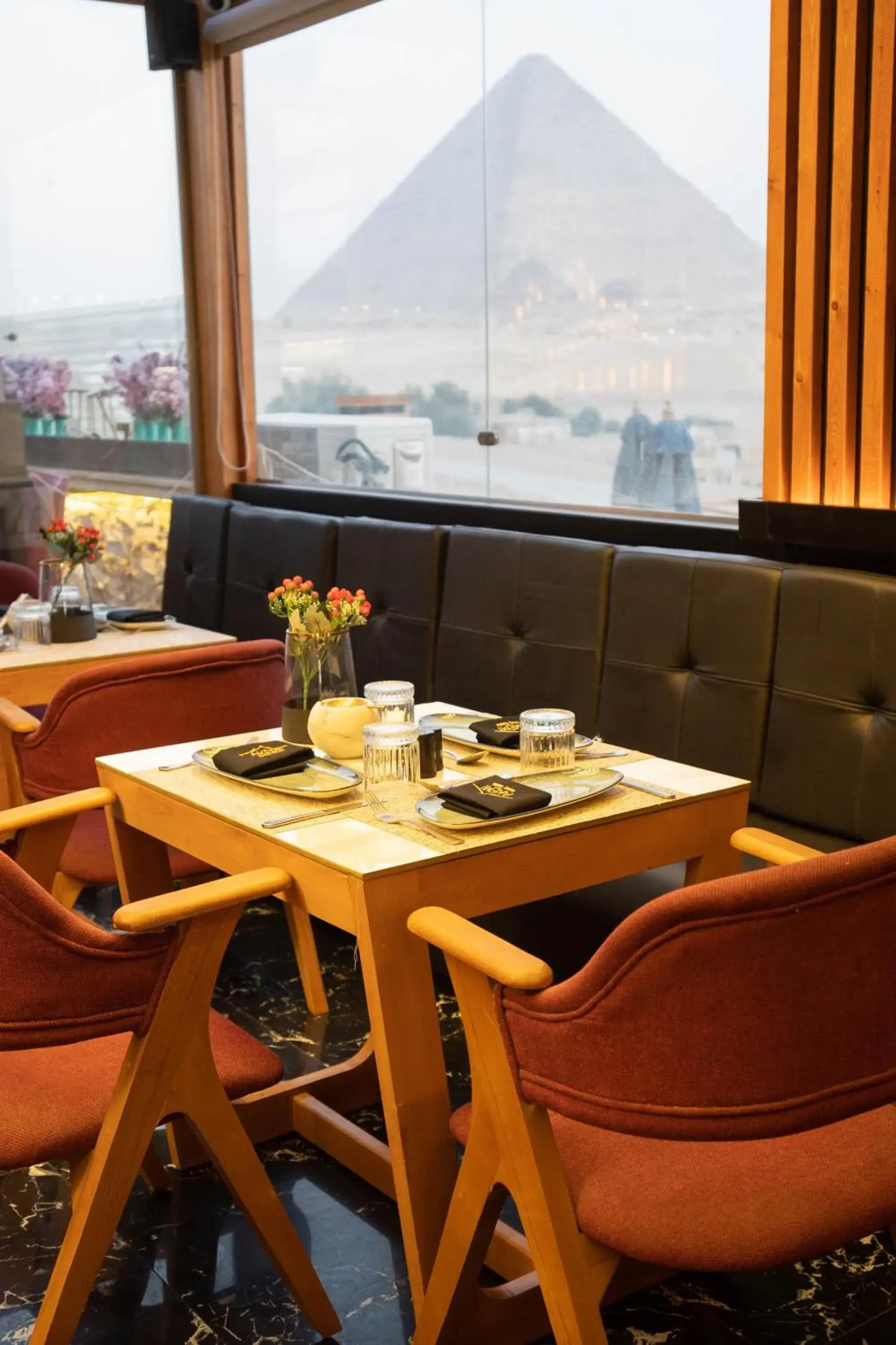 Restaurant/places to eat in Great Pyramid Inn Restaurant/places to eat in Great Pyramid Inn