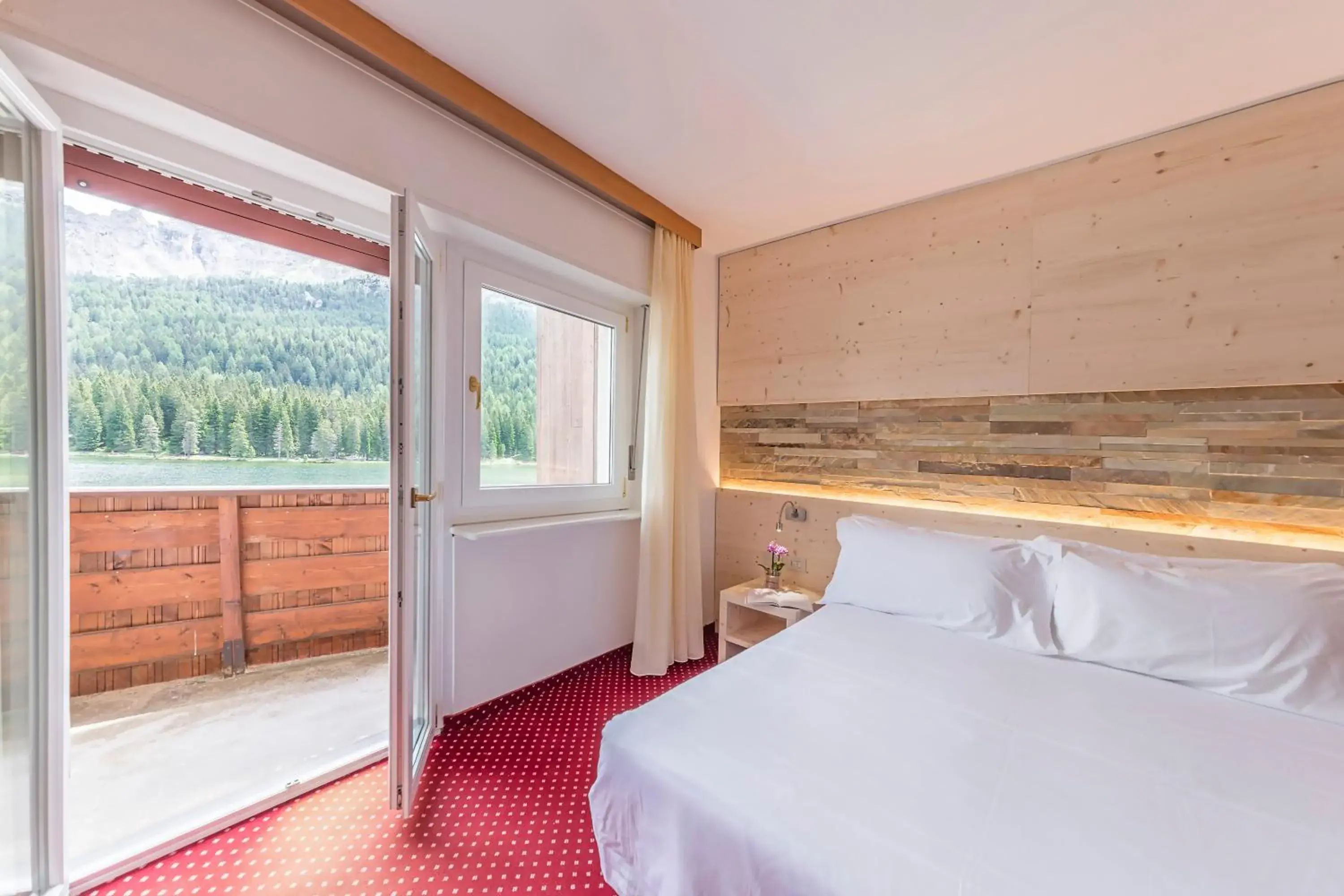 Day, Bed in Hotel Sorapiss Day, Bed in Hotel Sorapiss