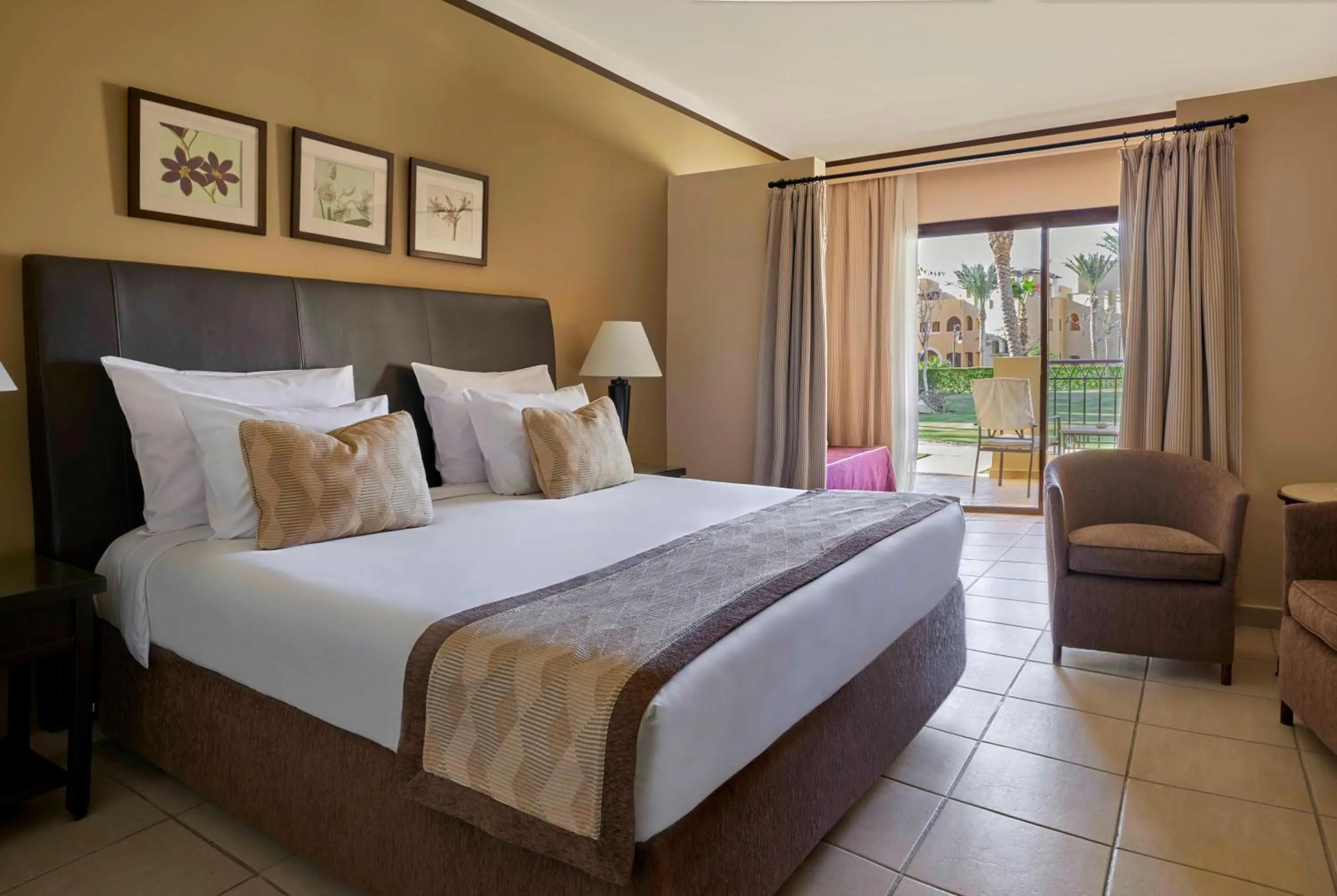 Photo of the whole room, Bed in JAZ Lamaya Resort
