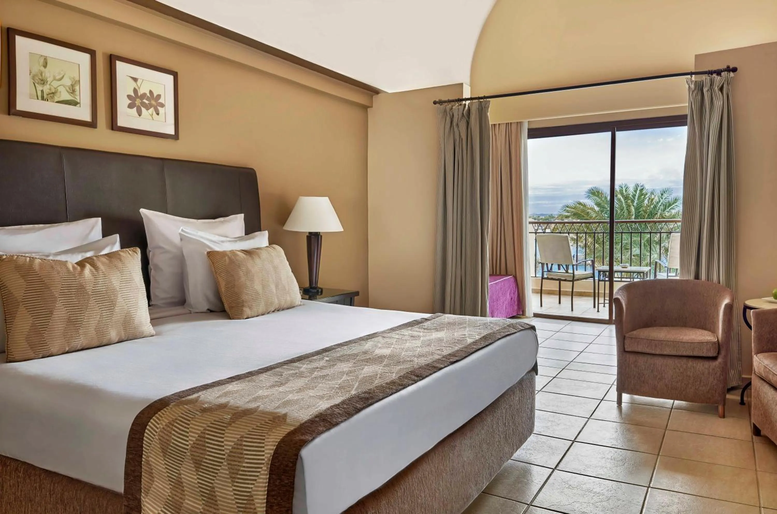 Photo of the whole room, Bed in JAZ Lamaya Resort