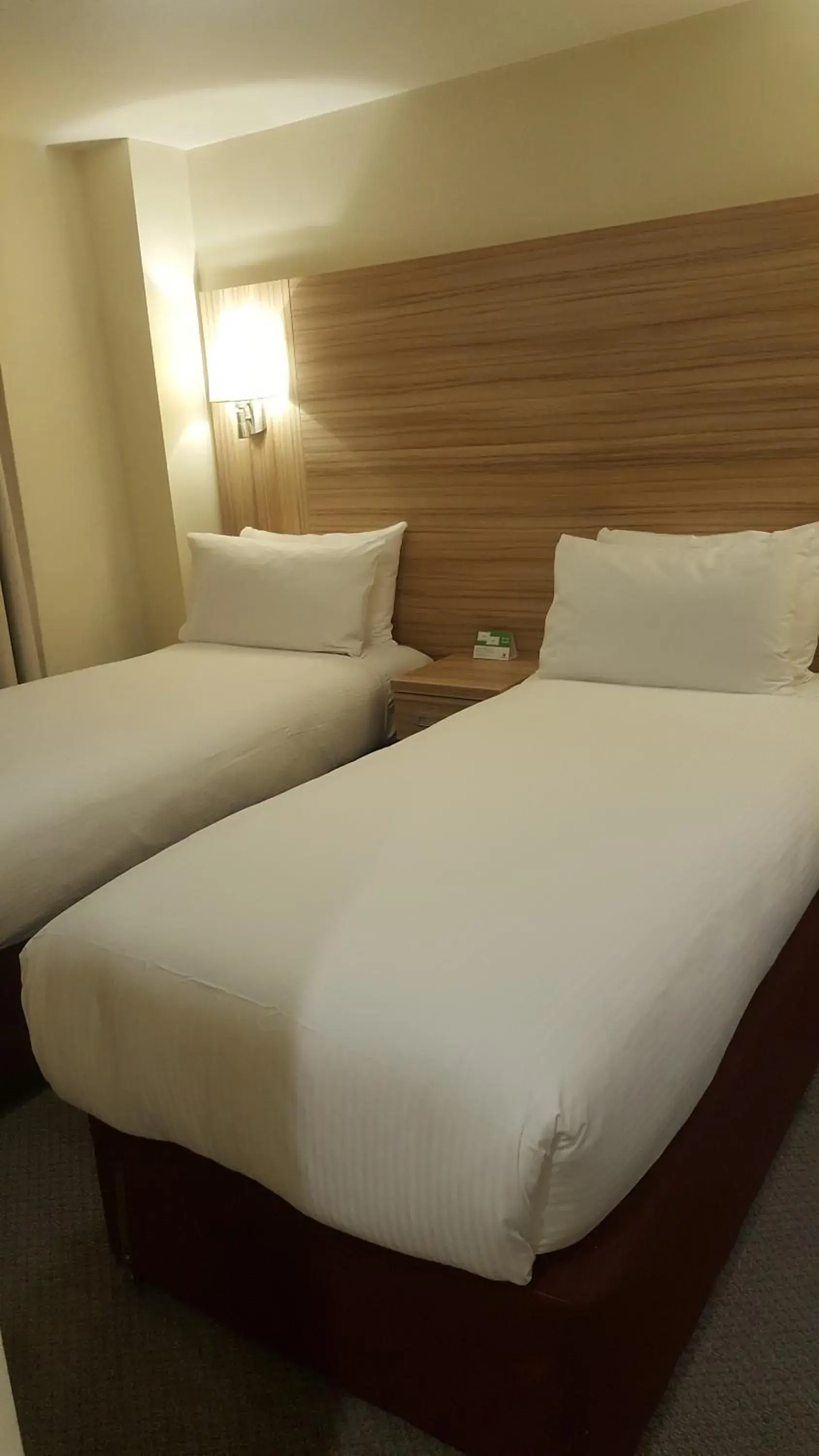 Bed in Holiday Inn London Kensington High St. by IHG Bed in Holiday Inn London Kensington High St. by IHG