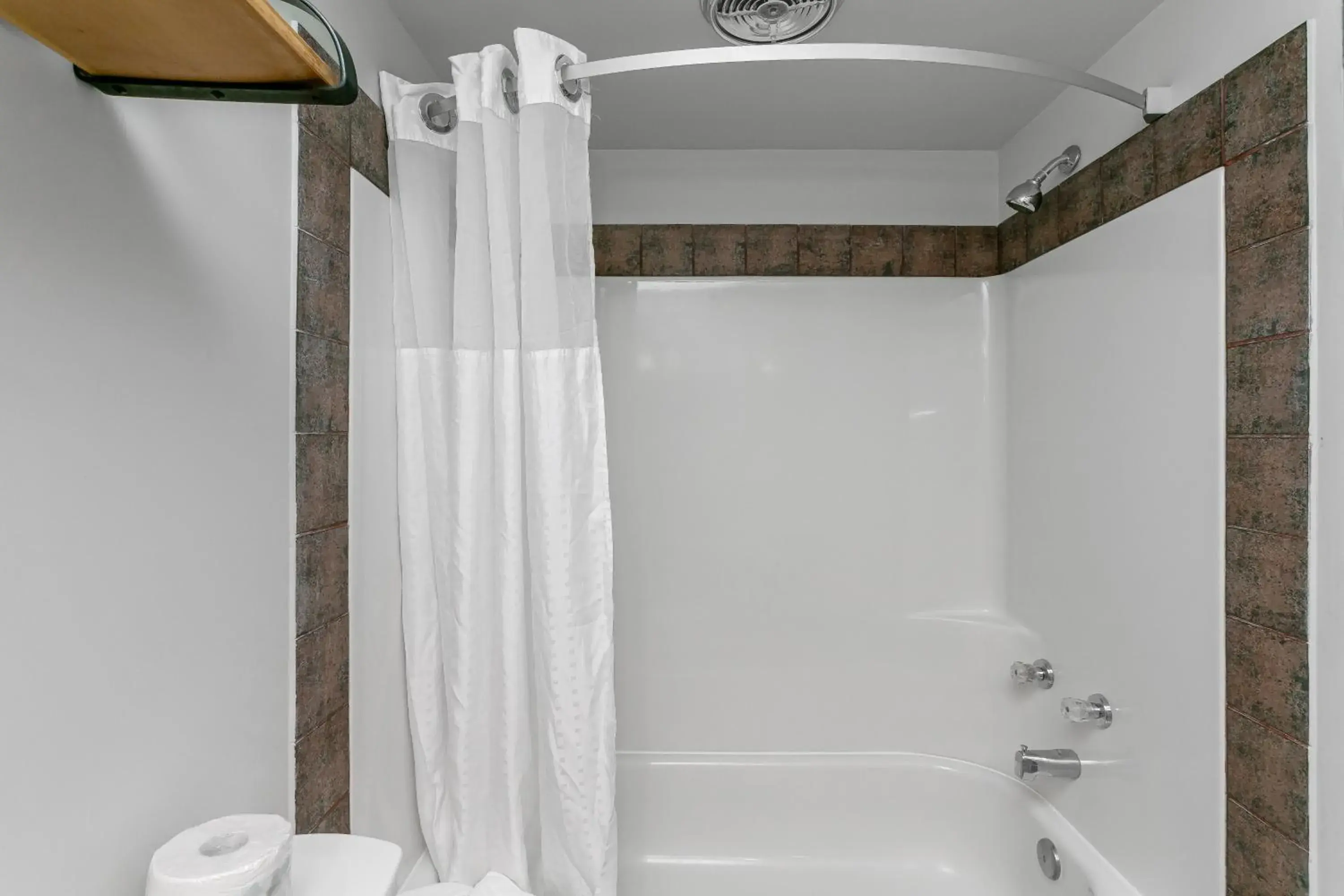 Shower in Tonquin Inn Shower in Tonquin Inn