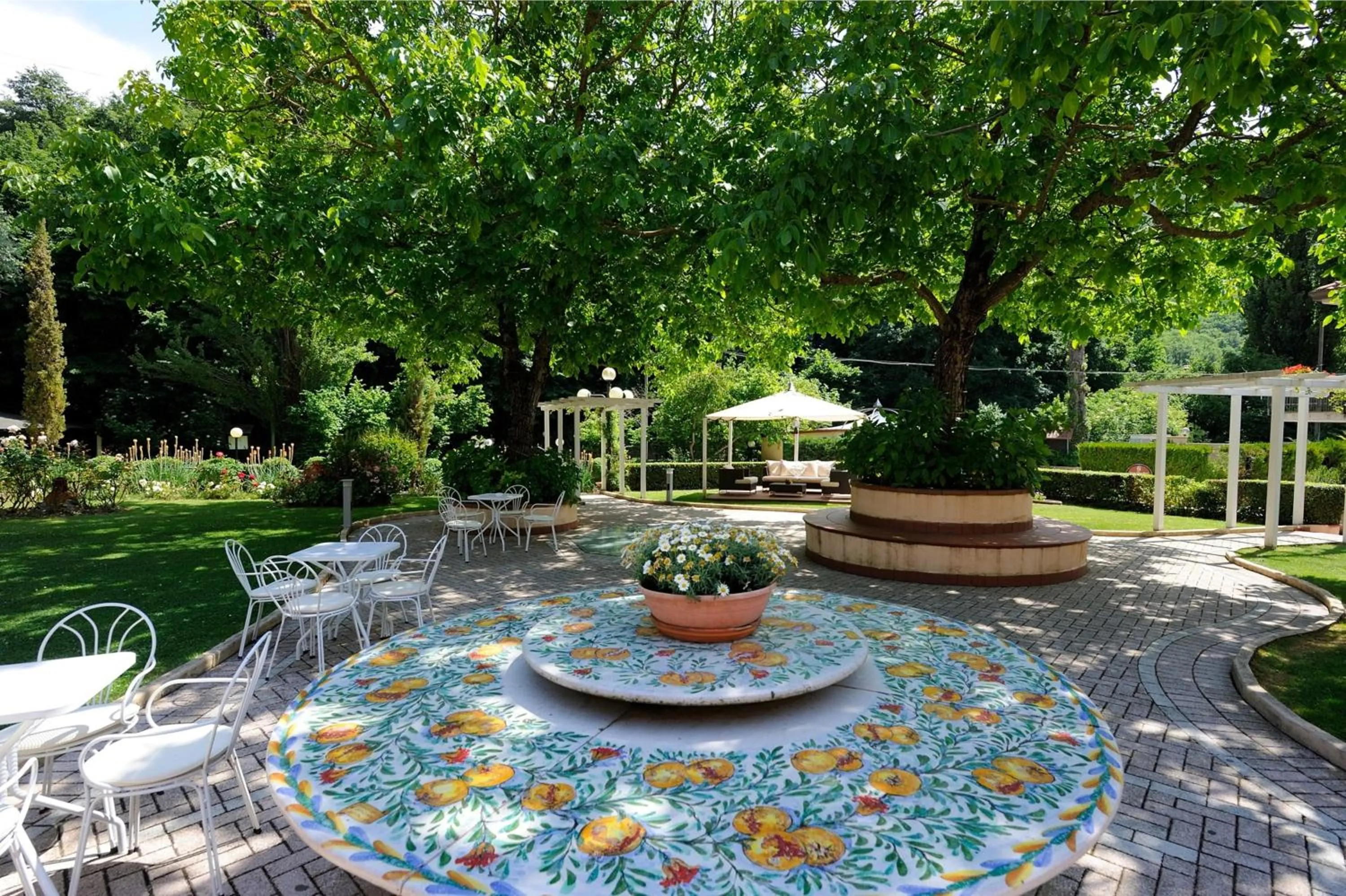 Garden in Guesia Village Hotel e Spa